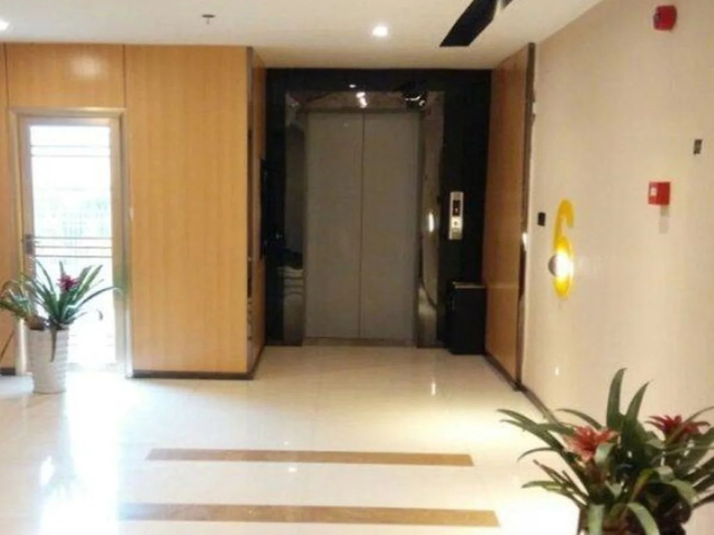 7Days Inn Loudi Lianyuan People's Square Bus Station