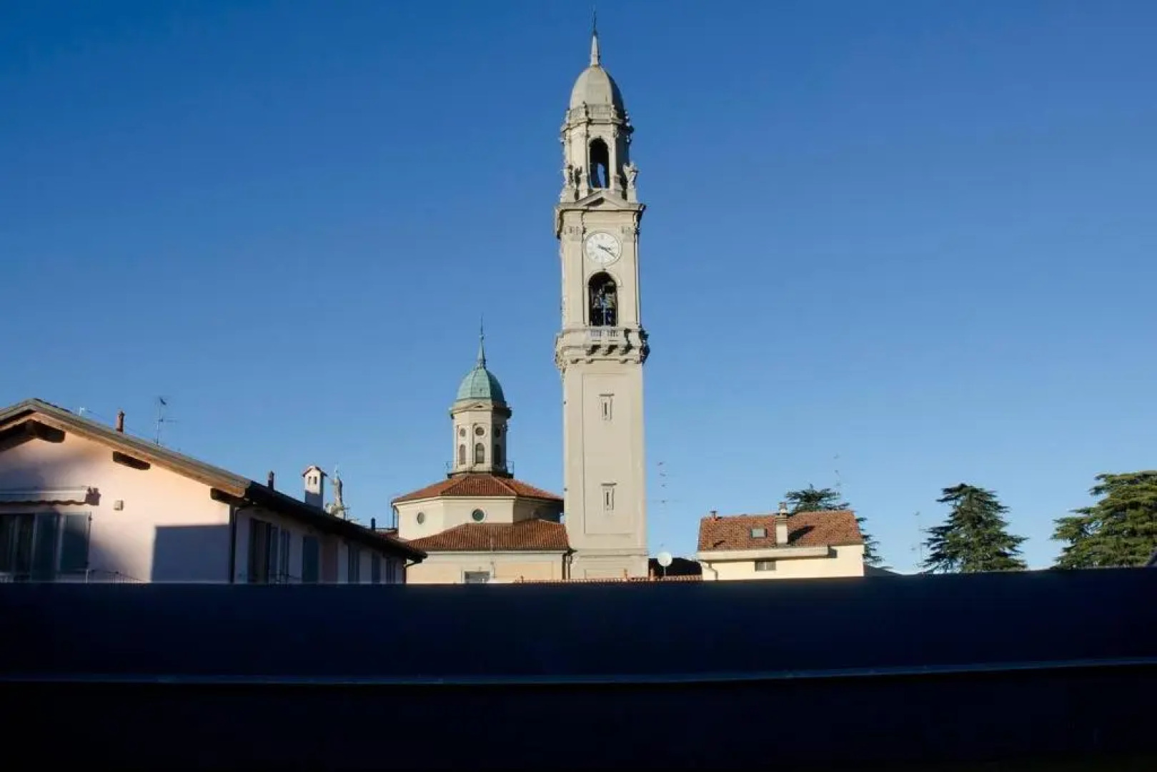 ALTIDO Lively 2 bedroom Apt with Parking close to Como