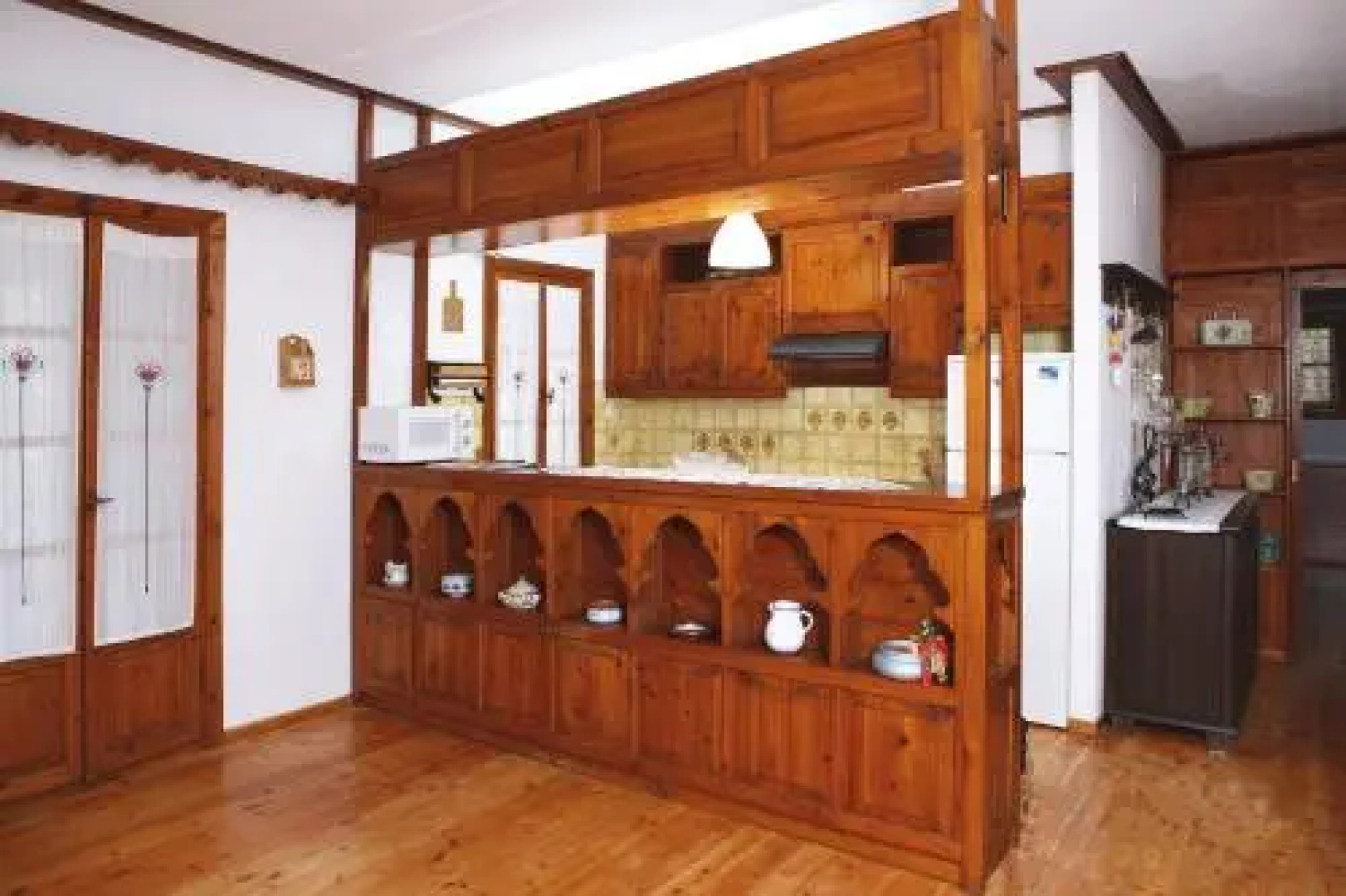 Squirrel Beach Front Villa, Metamorfosi