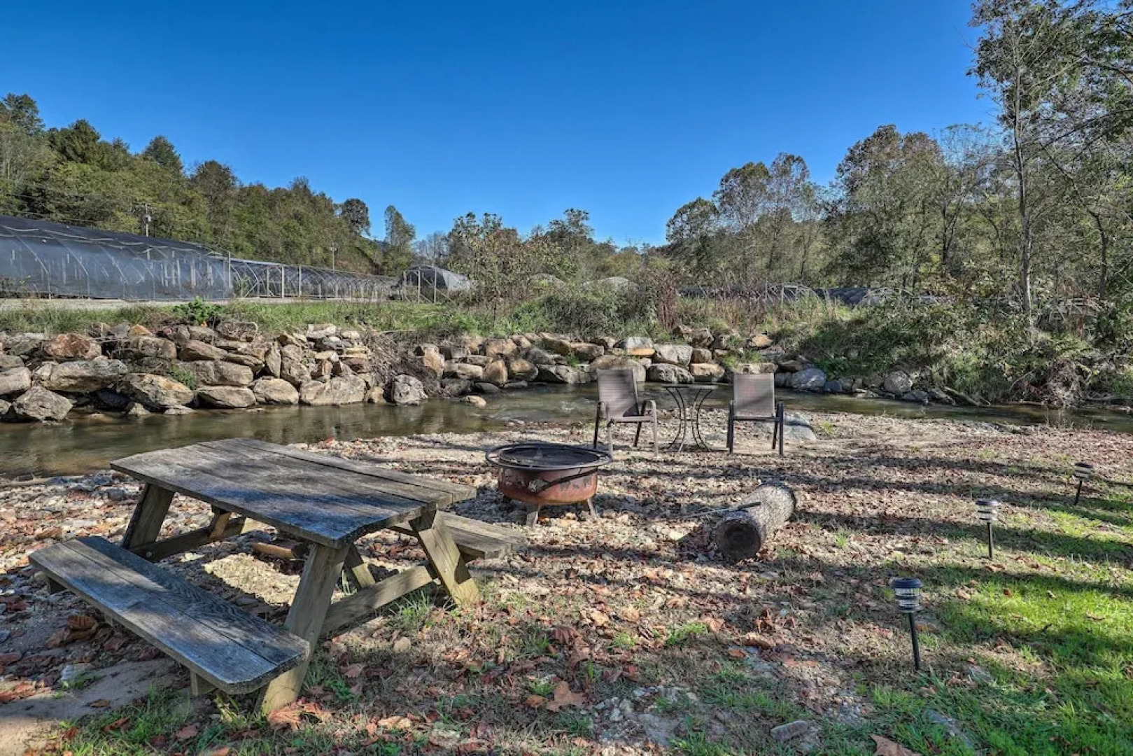 Game Room, Theater + Deck: Burnsville Cabin!