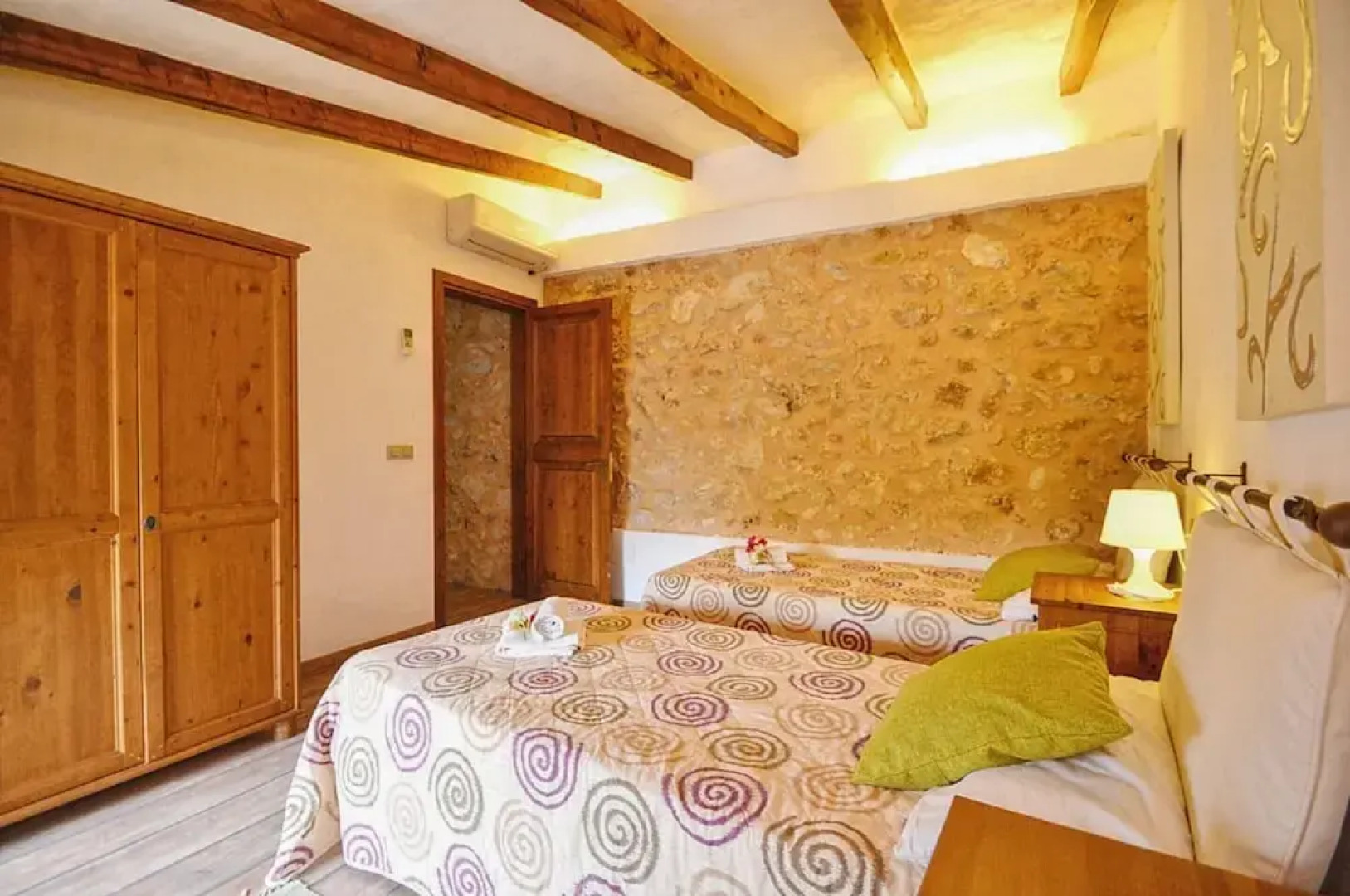 Poolside Garden Retreat in Buger