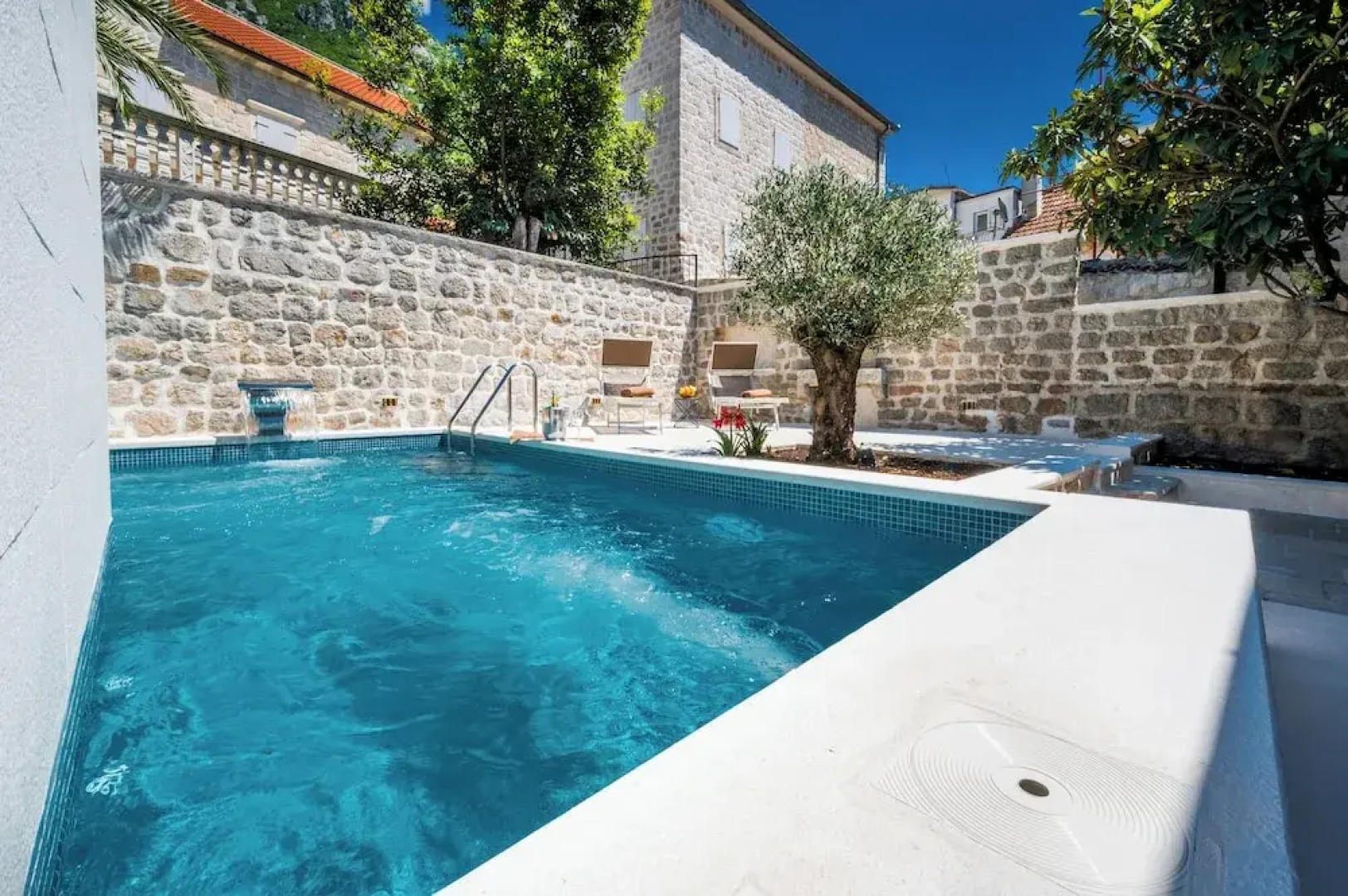 Conte Hotel & Restaurant