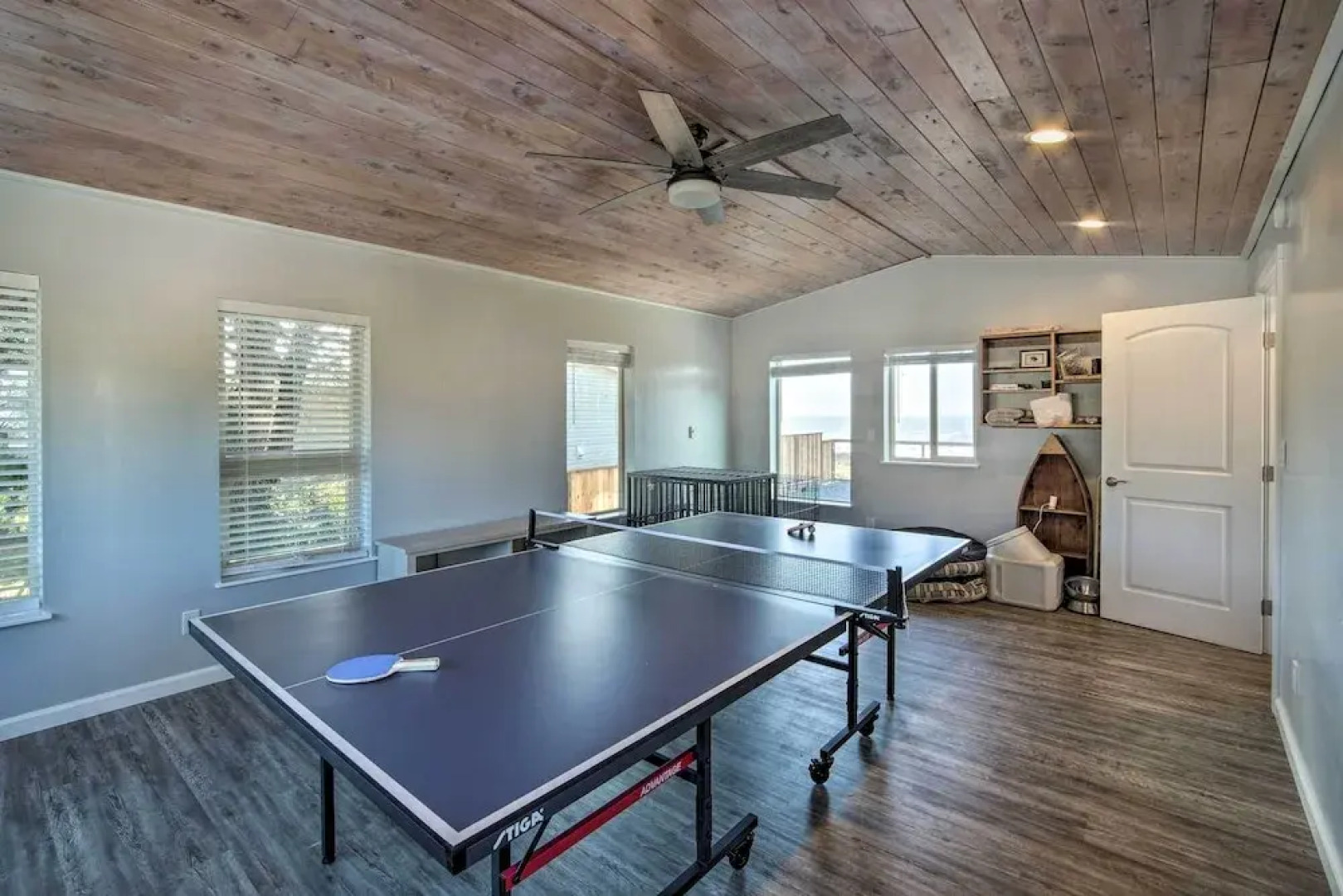 Gold Beach Home w/ Hot Tub, 1/4 Mi to Beach!