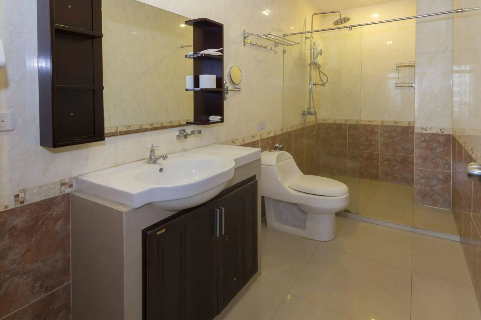 Royal Q&D Suites Hotel