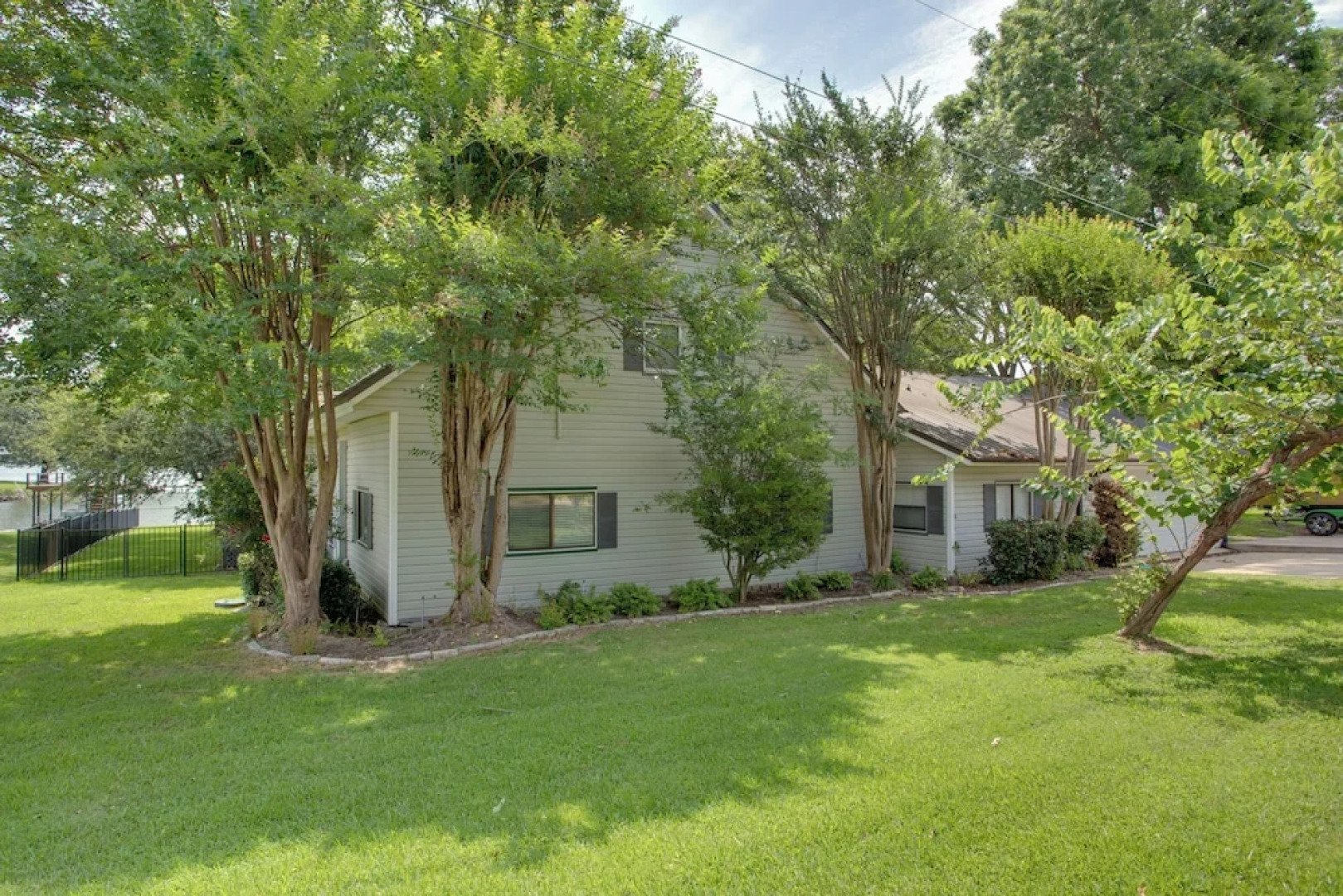 Stunning Lakefront Home: Hot Tub & Game Room!