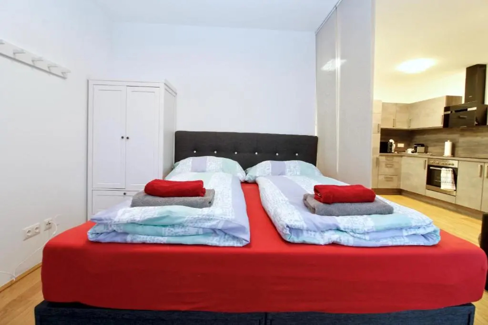 Balcony/Pool/Free Parking Garage Studio