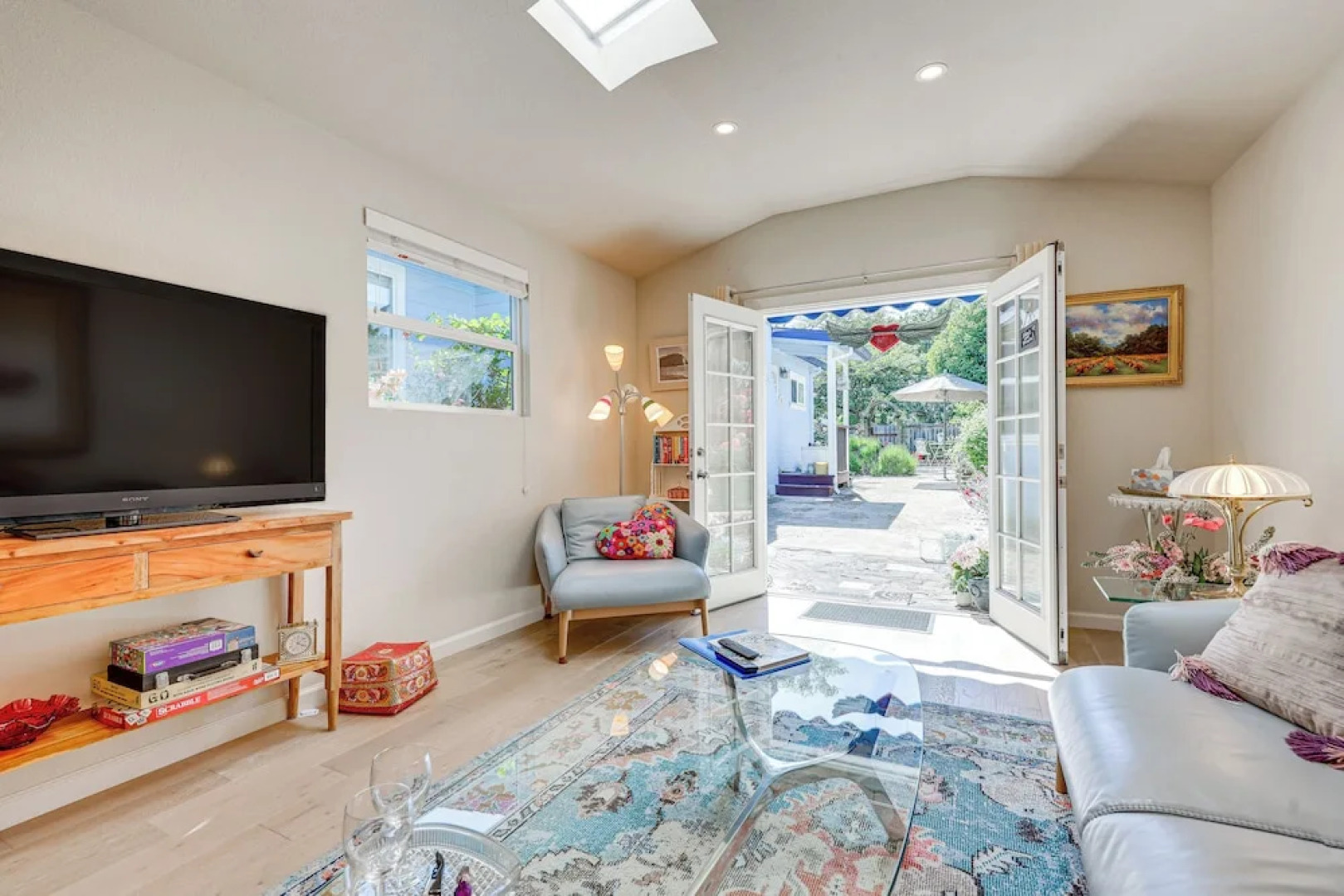 Romantic Casita w/ Garden + Deck 2 Miles to Plaza!