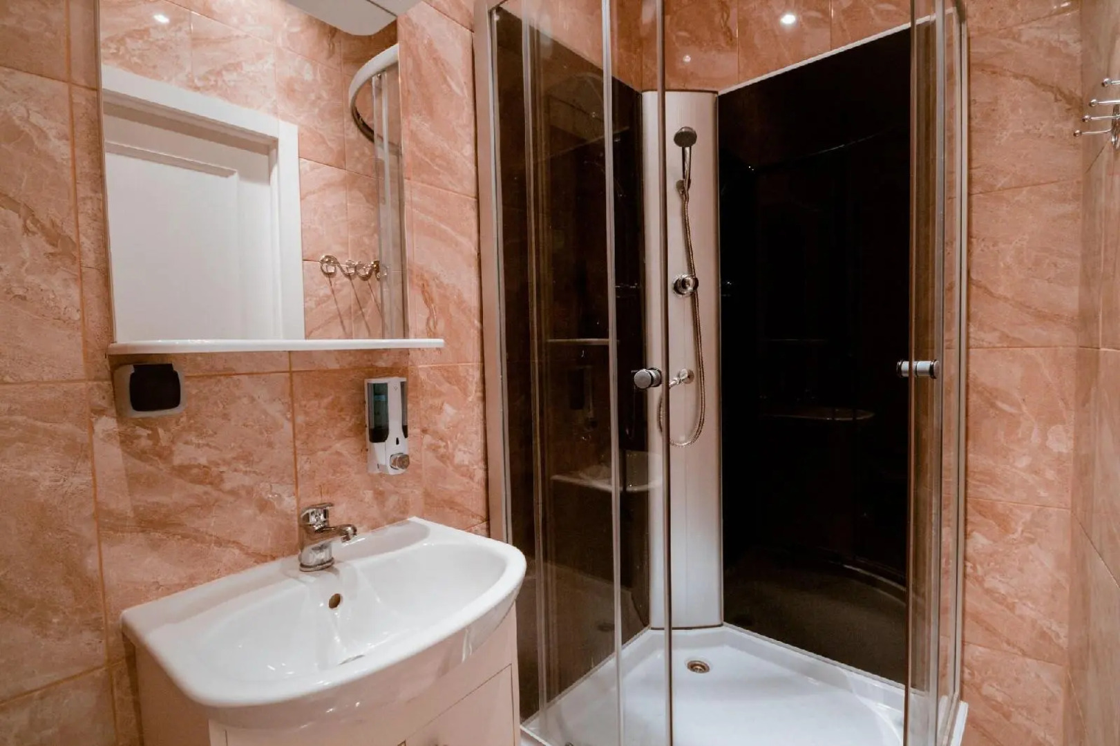 Late Breakfast Club Hotel