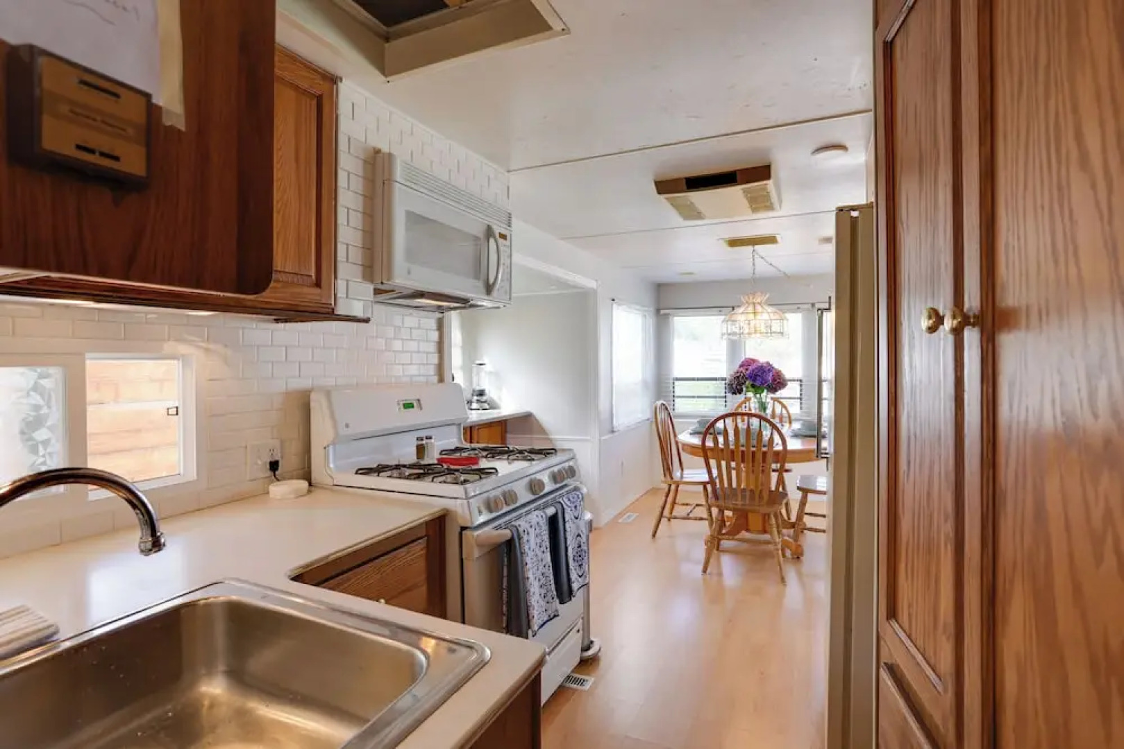 1 Mi to Birch Bay SP! Cozy Cabin w/ Pool Access