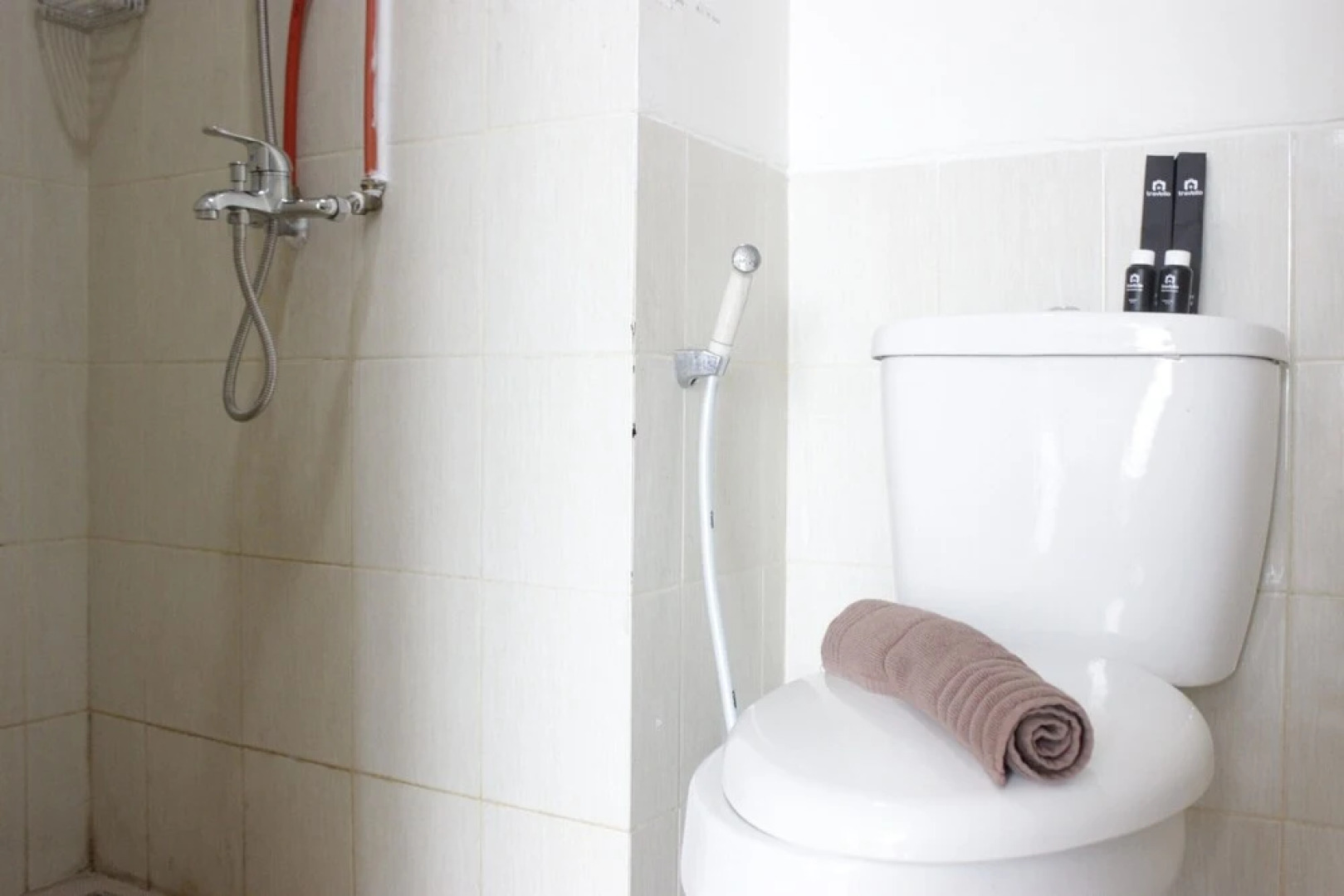 Comforting 1BR Apartment at Easton Park Residence Jatinangor Near IPDN