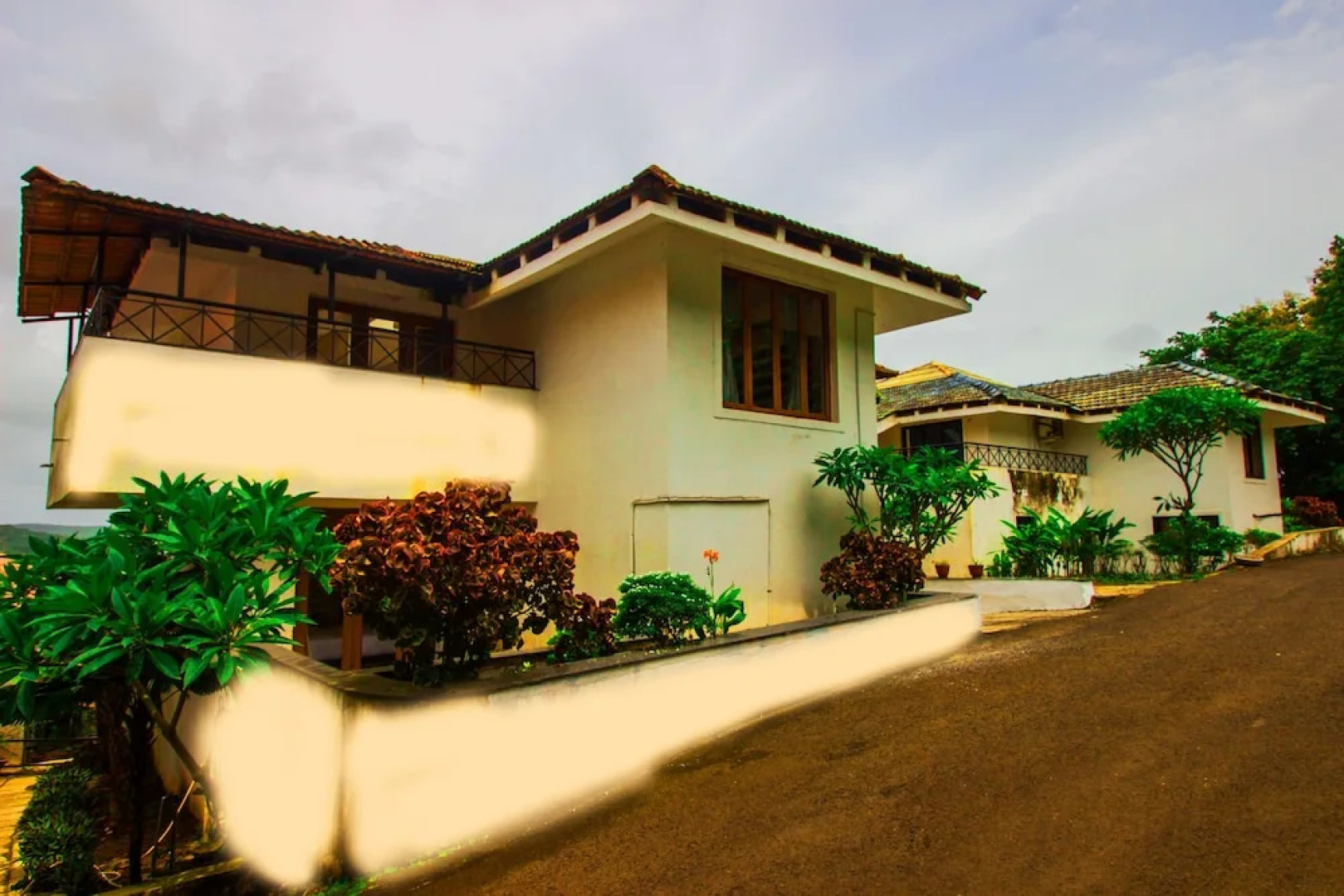 OYO 17402 Home Pool View 4BHK Villa Britona