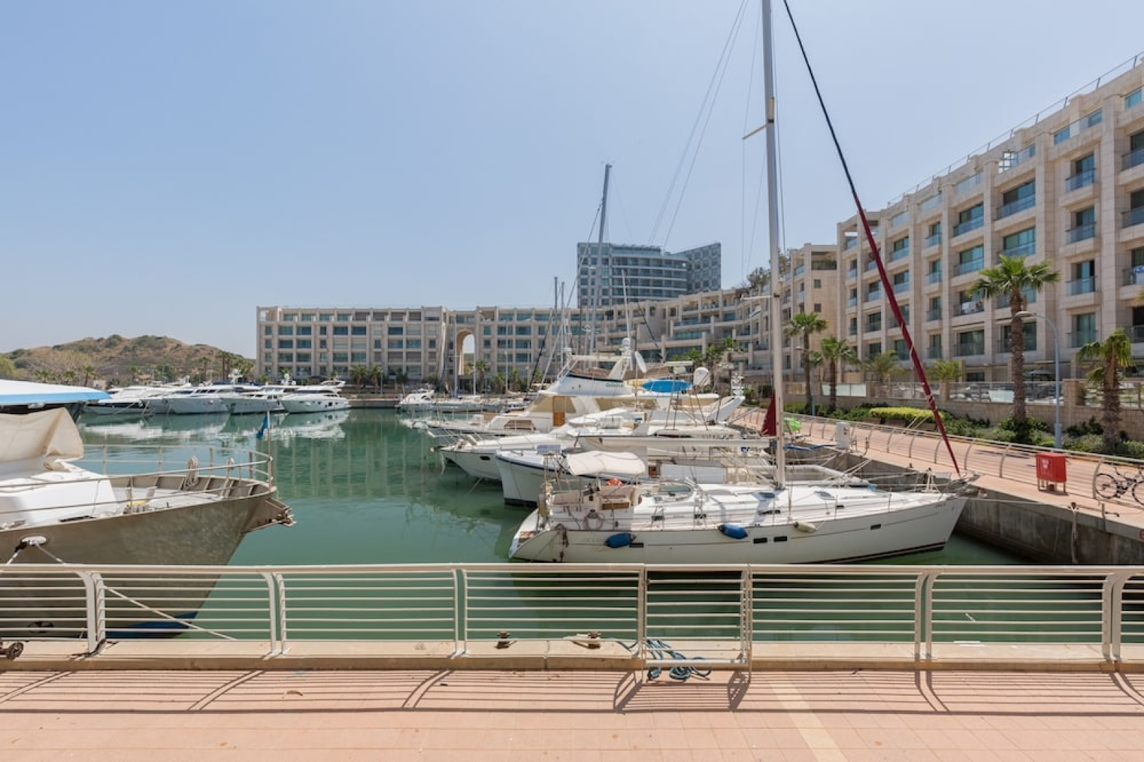 High Class Condo At Marina By Feelhome