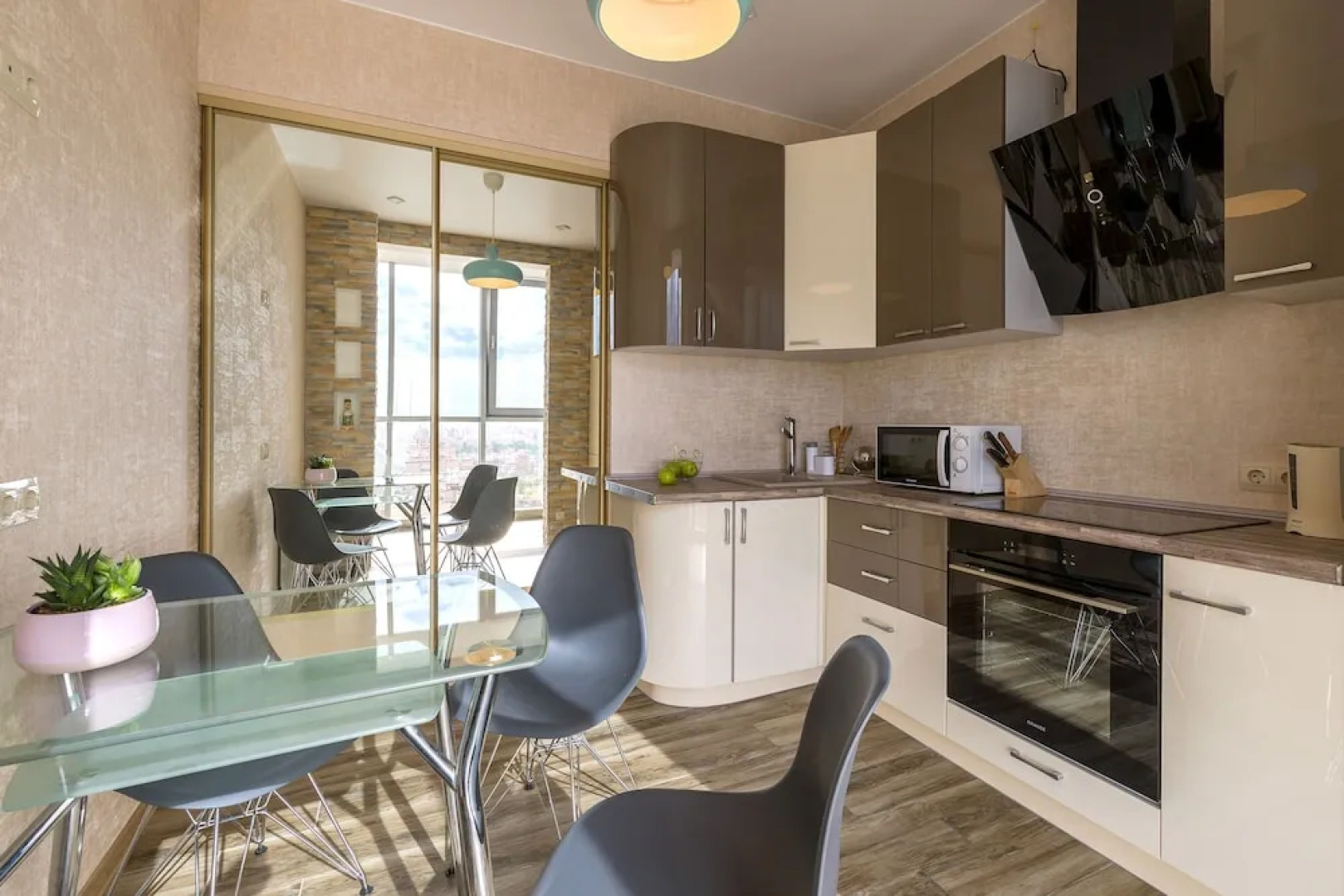 Апартаменты с видом на Ленинский проспект