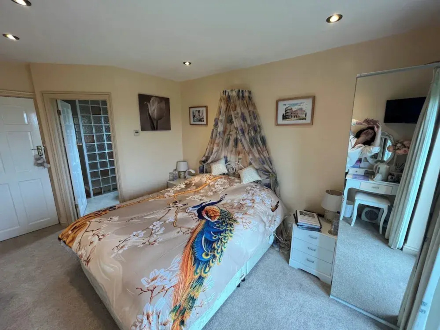 WILLOW RIDGE - a large country house with 3 rental rooms