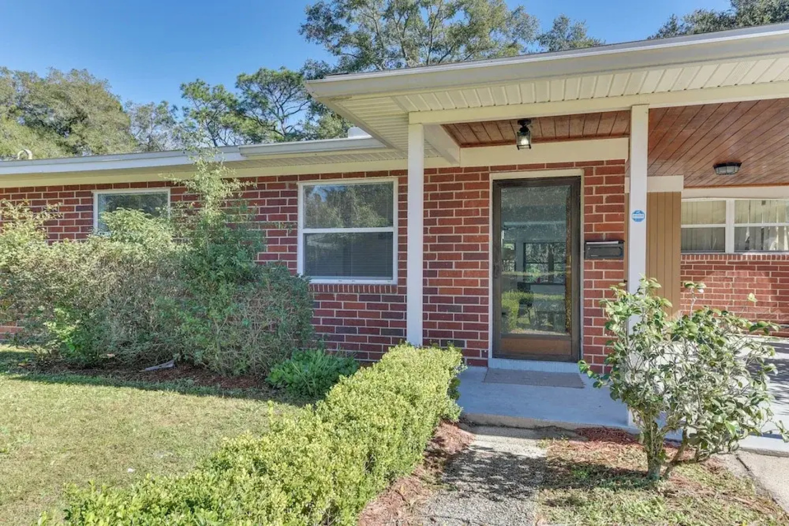Spacious Jacksonville Home: 6 Mi to Downtown!