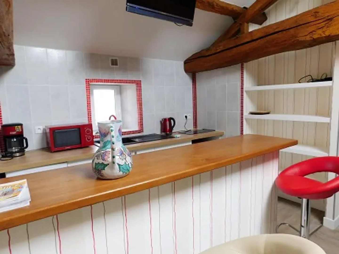 Studio in Mouterre-silly, With Pool Access, Enclosed Garden and Wifi -