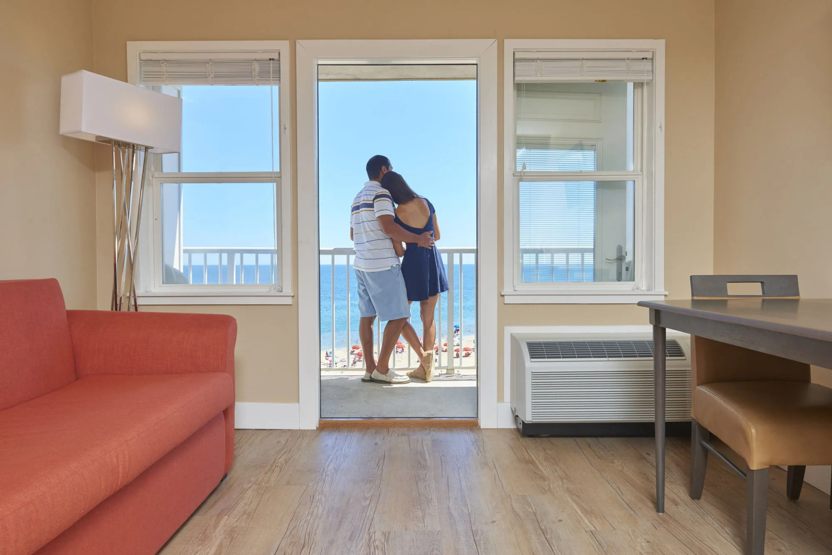 Commander Hotel & Suites