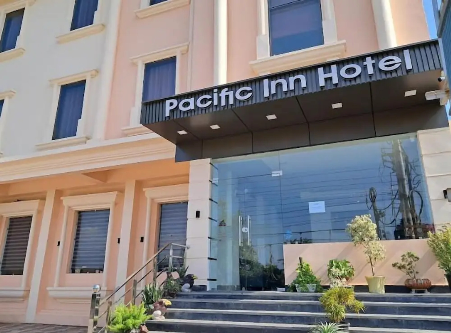 Pacific Inn Hotel