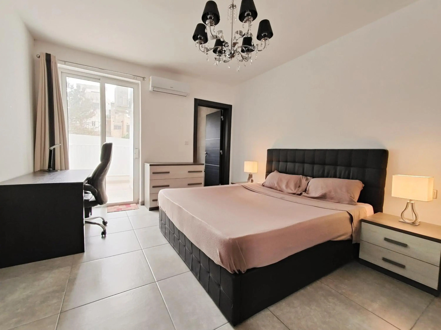 Large Central Apartment Near Valletta & Seafront