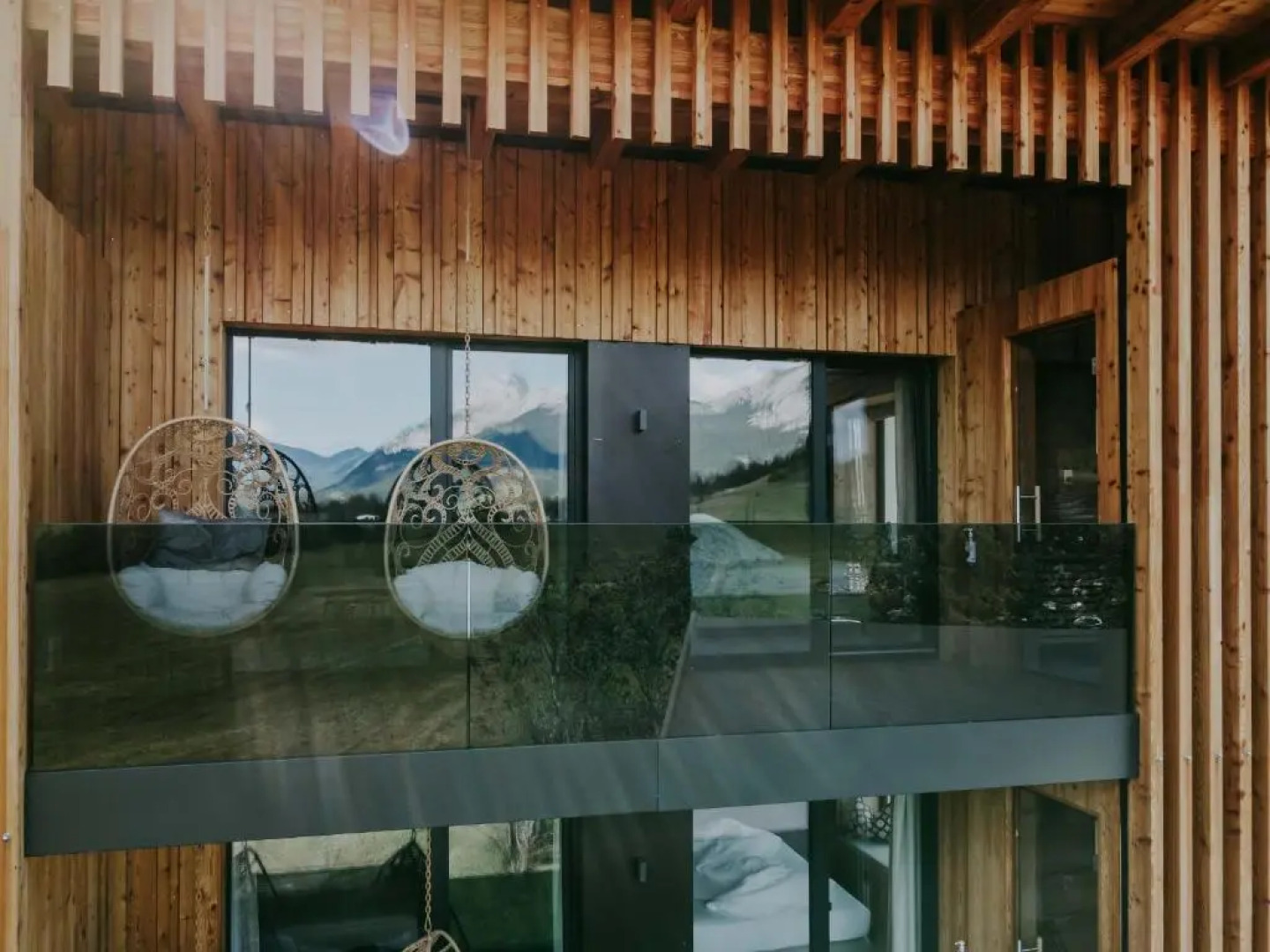 MONS suites wine passion