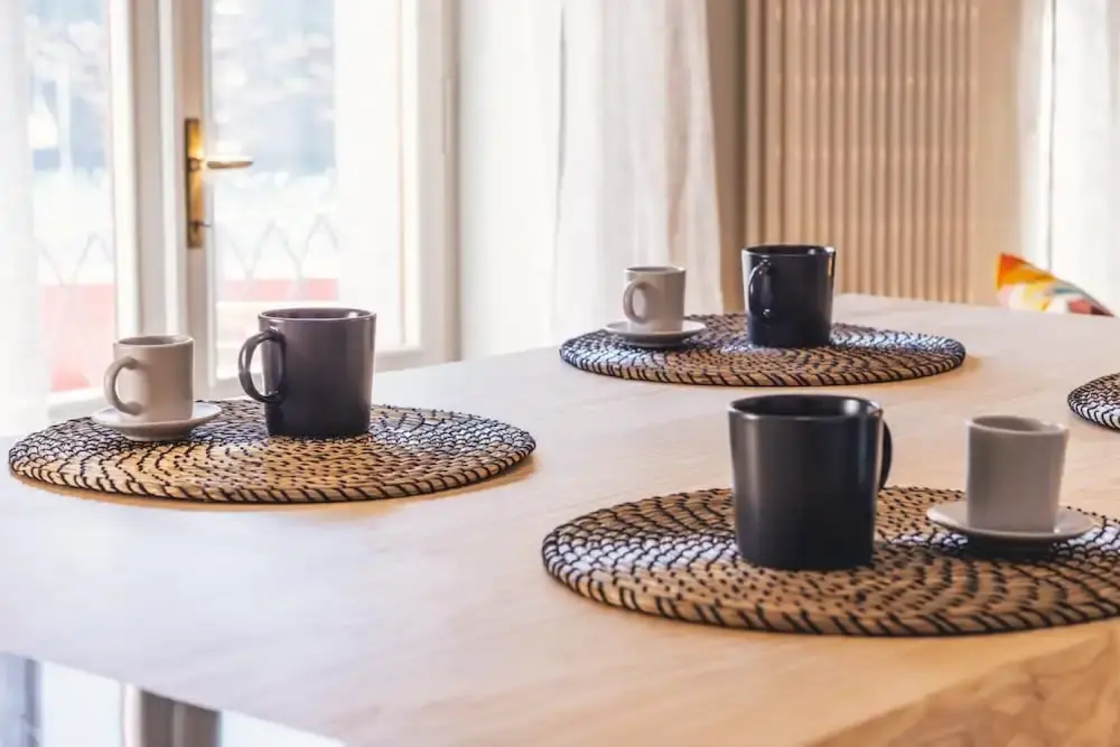 Elide B Tastefully Furnished Apartment Lakefront