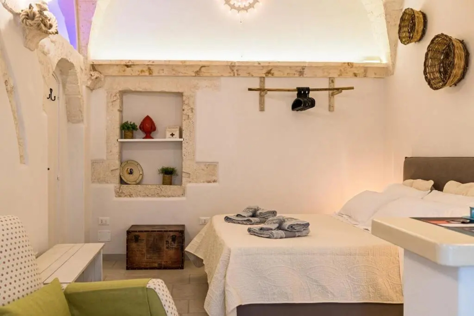 White House Flats & Studios