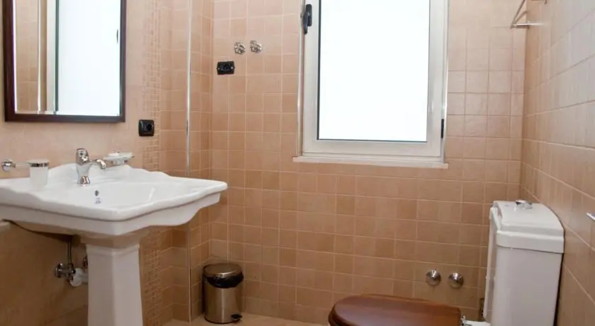 Meridian Tirana Hotel