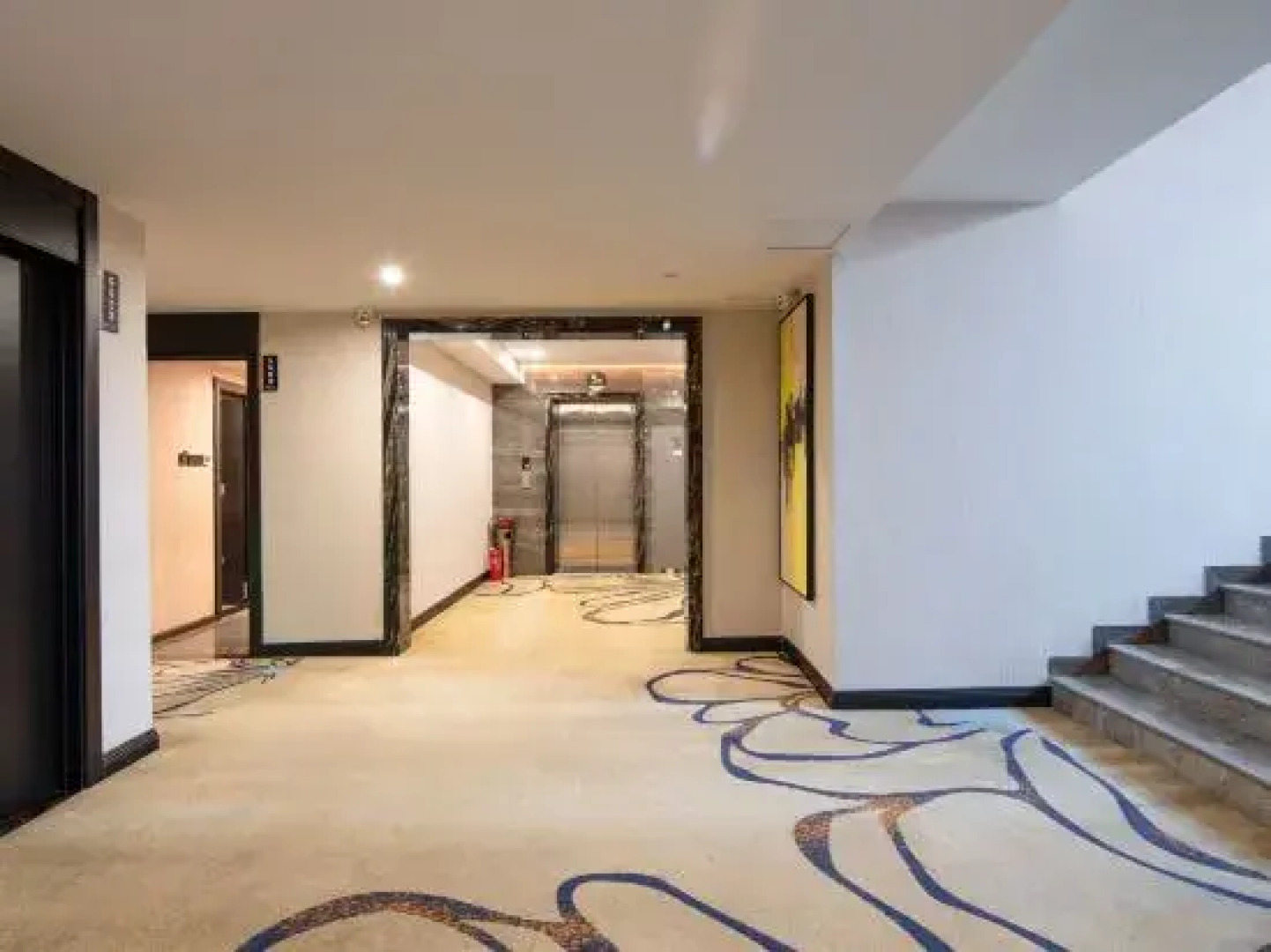 Huayuan Hotel (Maguan County Government Anping Square Branch)