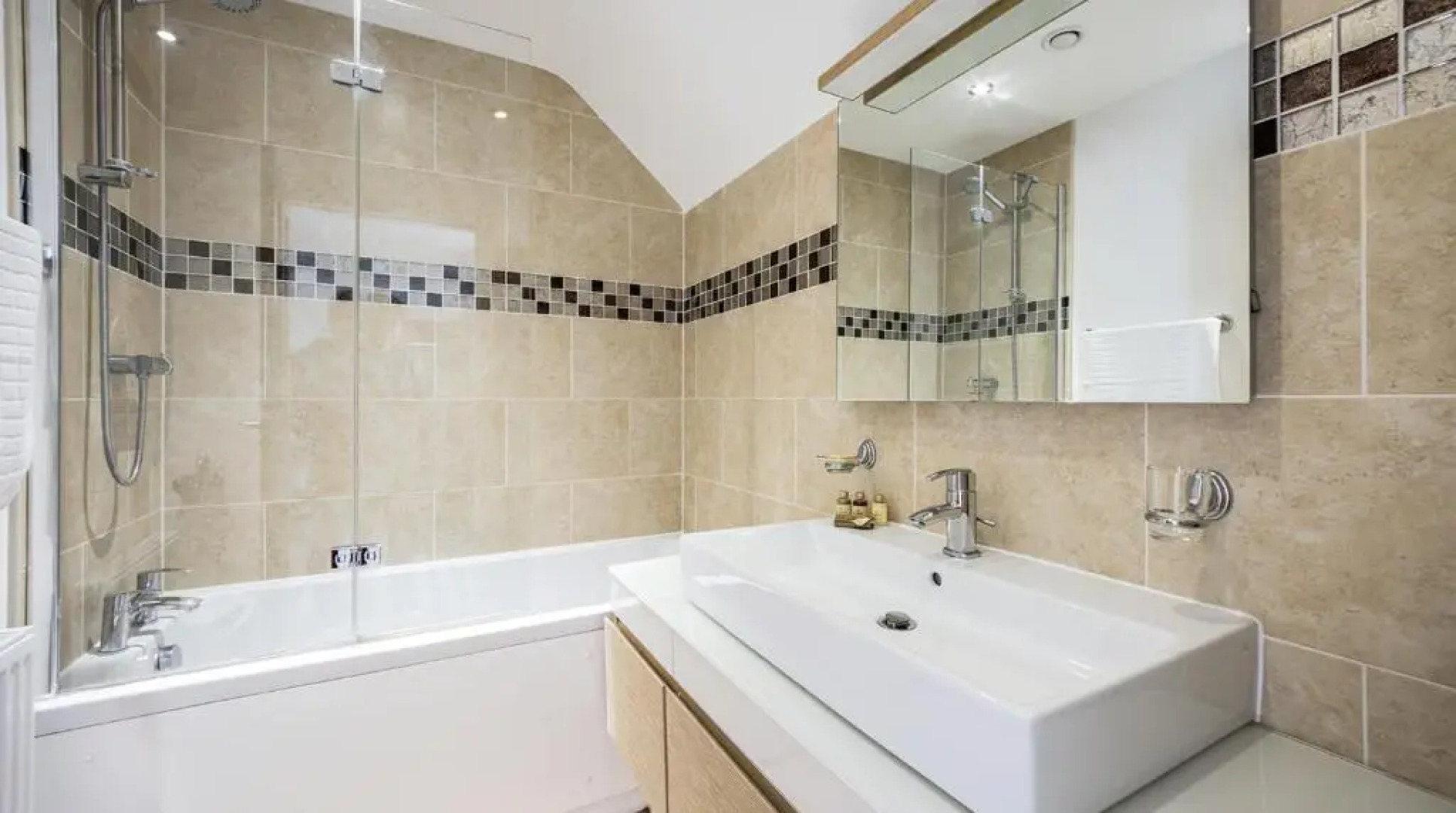 Stunning Large Barn Conversion in Betws Gwerfil Goch -Ty Cerrig Barn