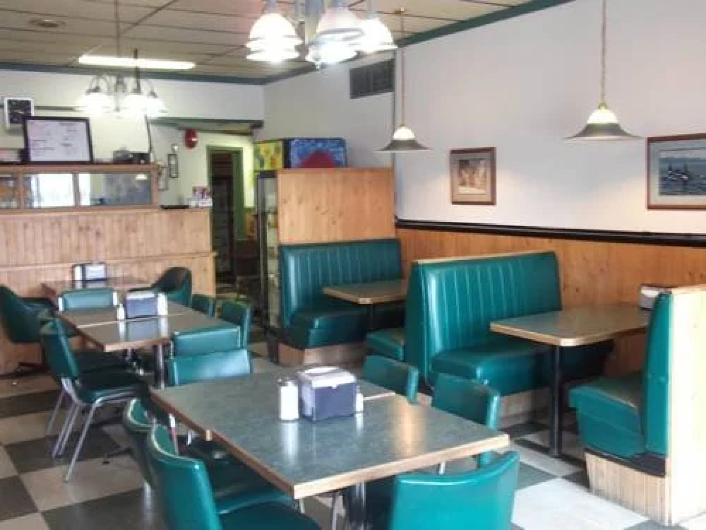 Quinsam Hotel & Hostel