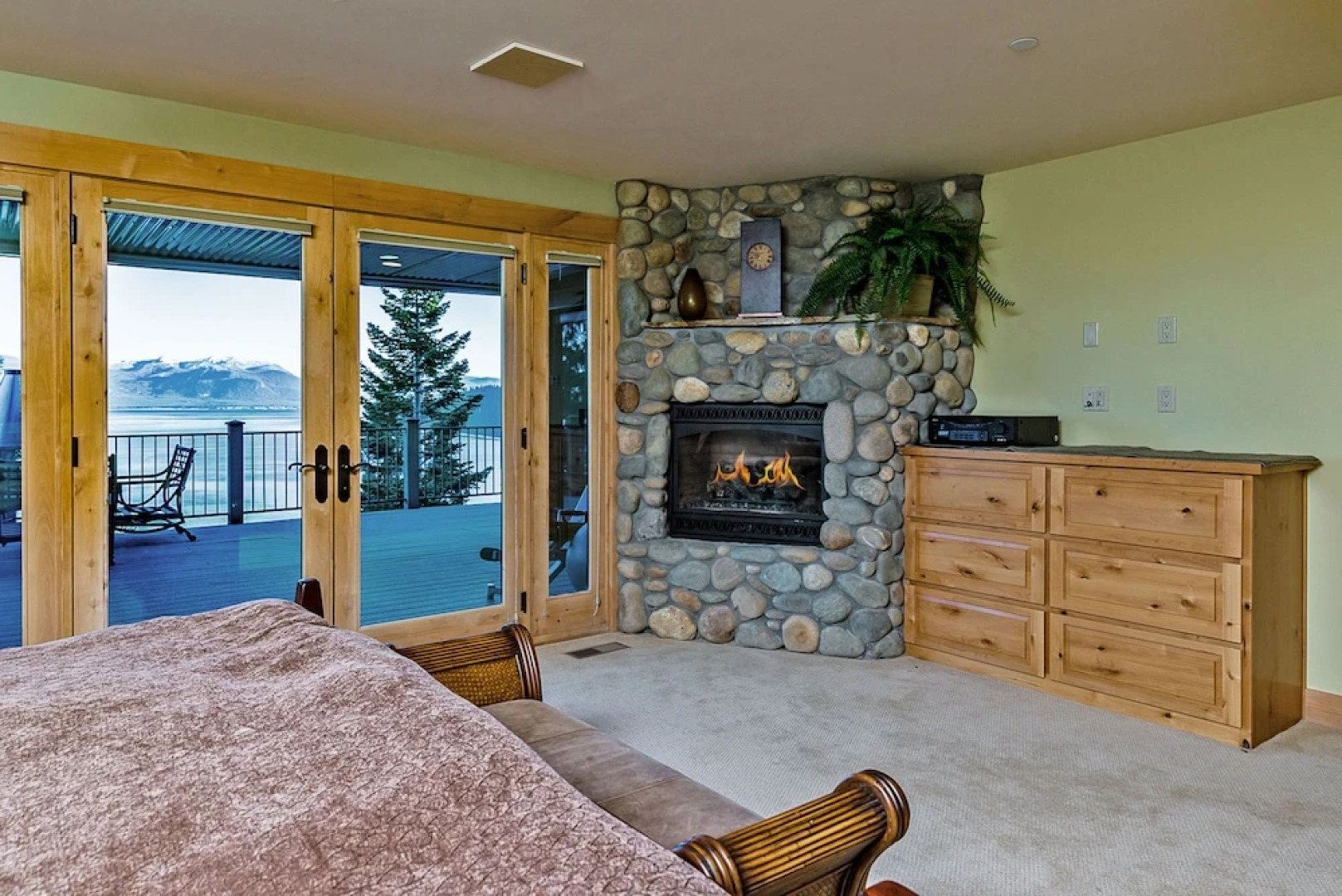 Unforgettable Lake Tahoe Cabin by RedAwning