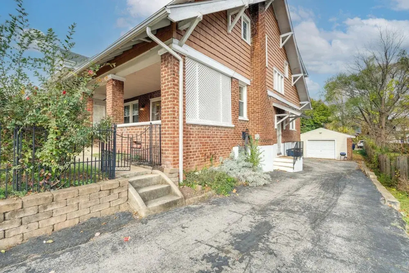 Walk to The Grandin Theatre: Roanoke Unit w/ Yard!