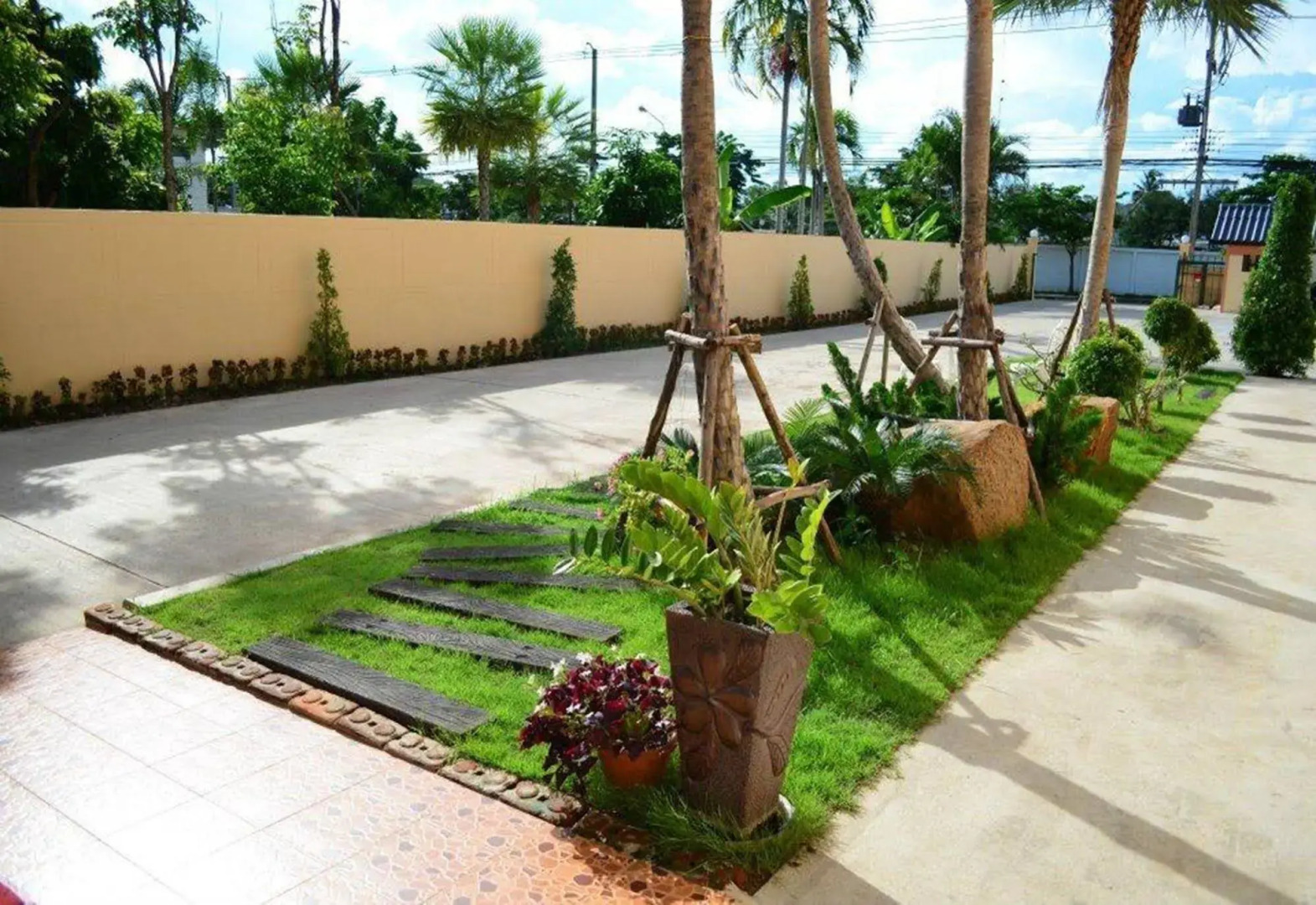 Phrom Phring Place Service Apartment