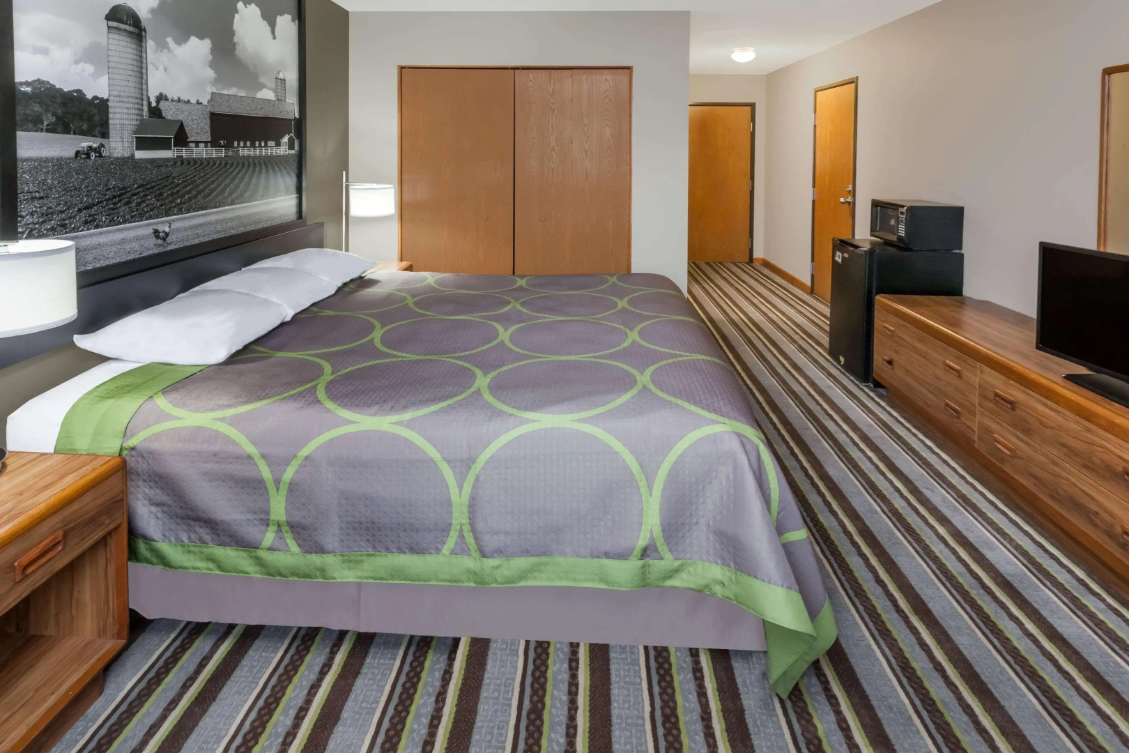 Watseka 24 Inn & Suites