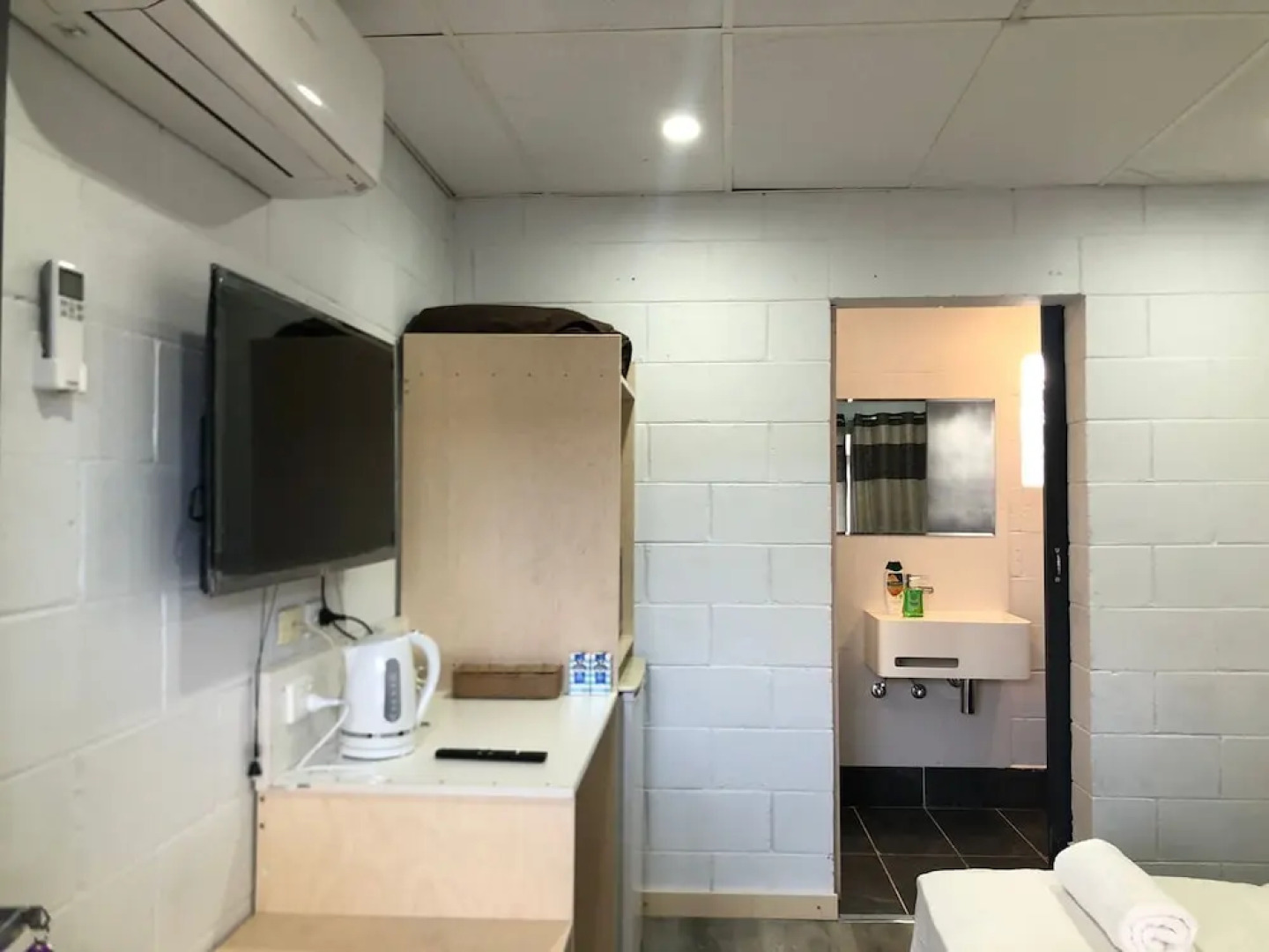 The Oxford Hotel Motel