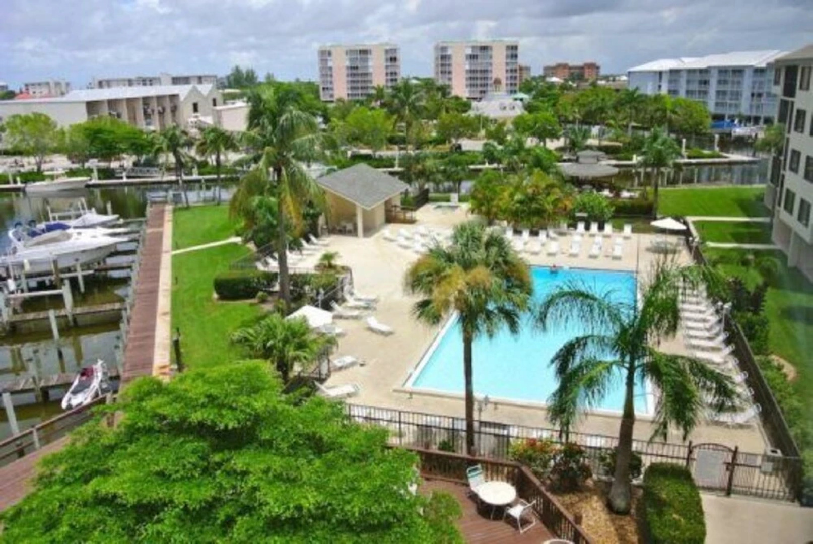 Santa Maria Harbour Resort 4 Br condo by RedAwning