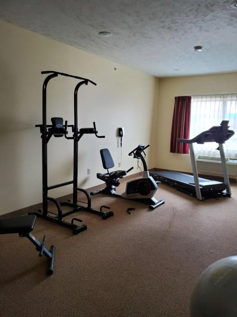 Edgewood Hotel & Suites