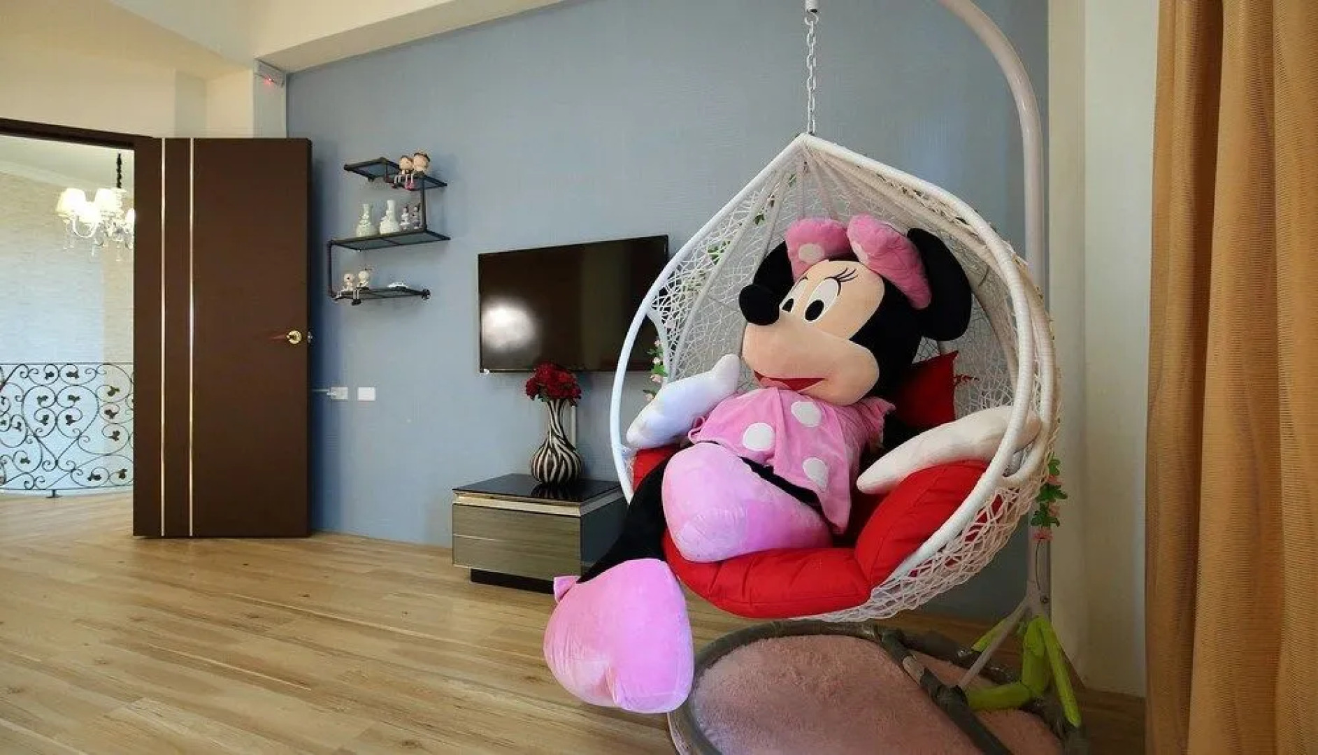 Textile Girl Romantic Homestay