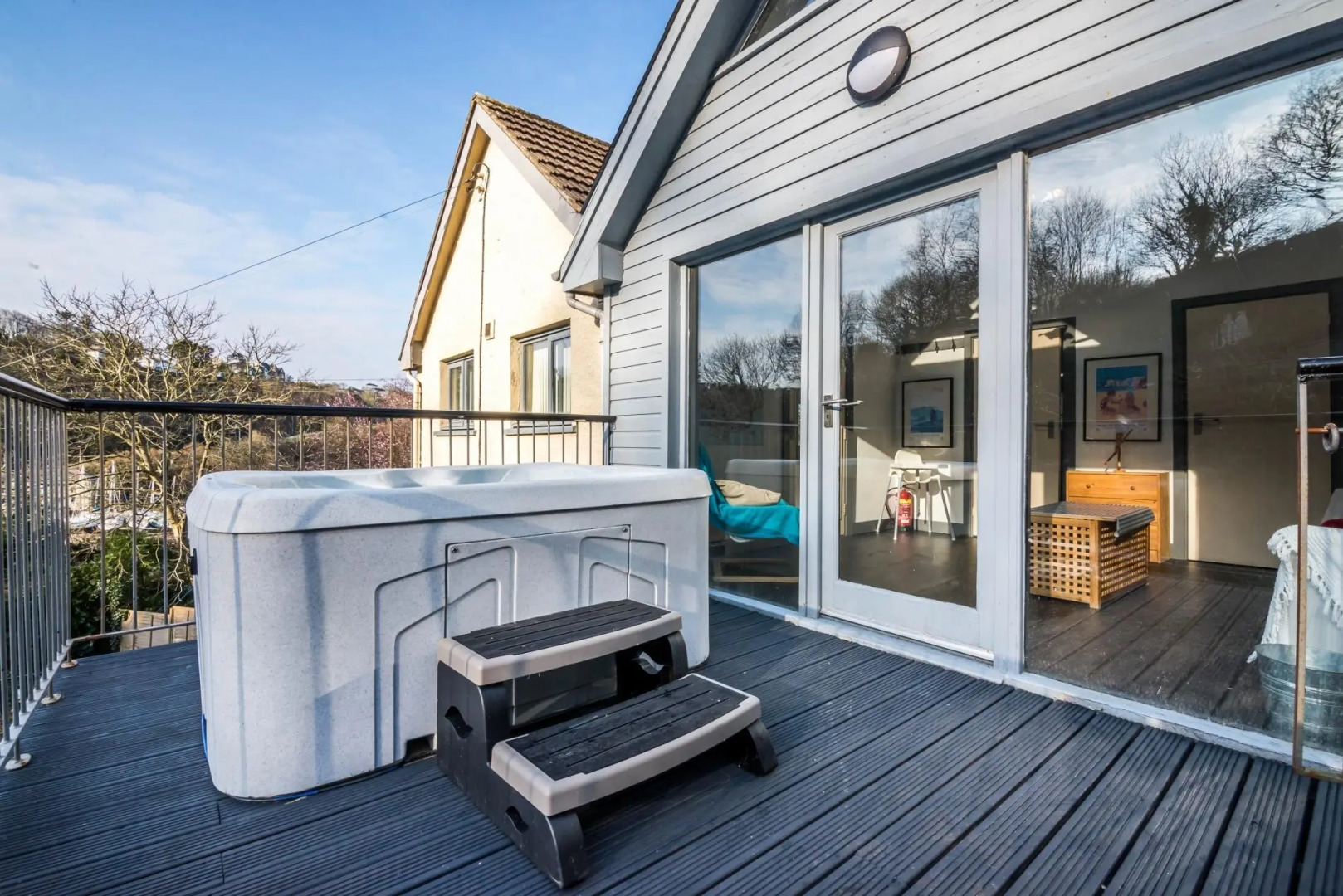 Rock Cottage - 3 Bedroom Holiday Home