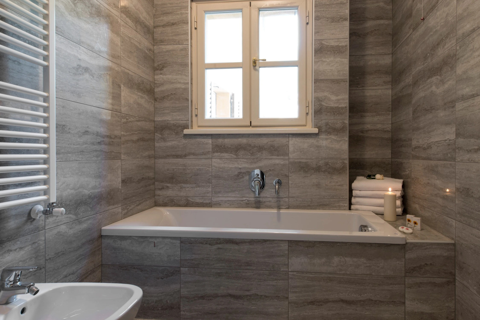 Apt. Luxury Britannia