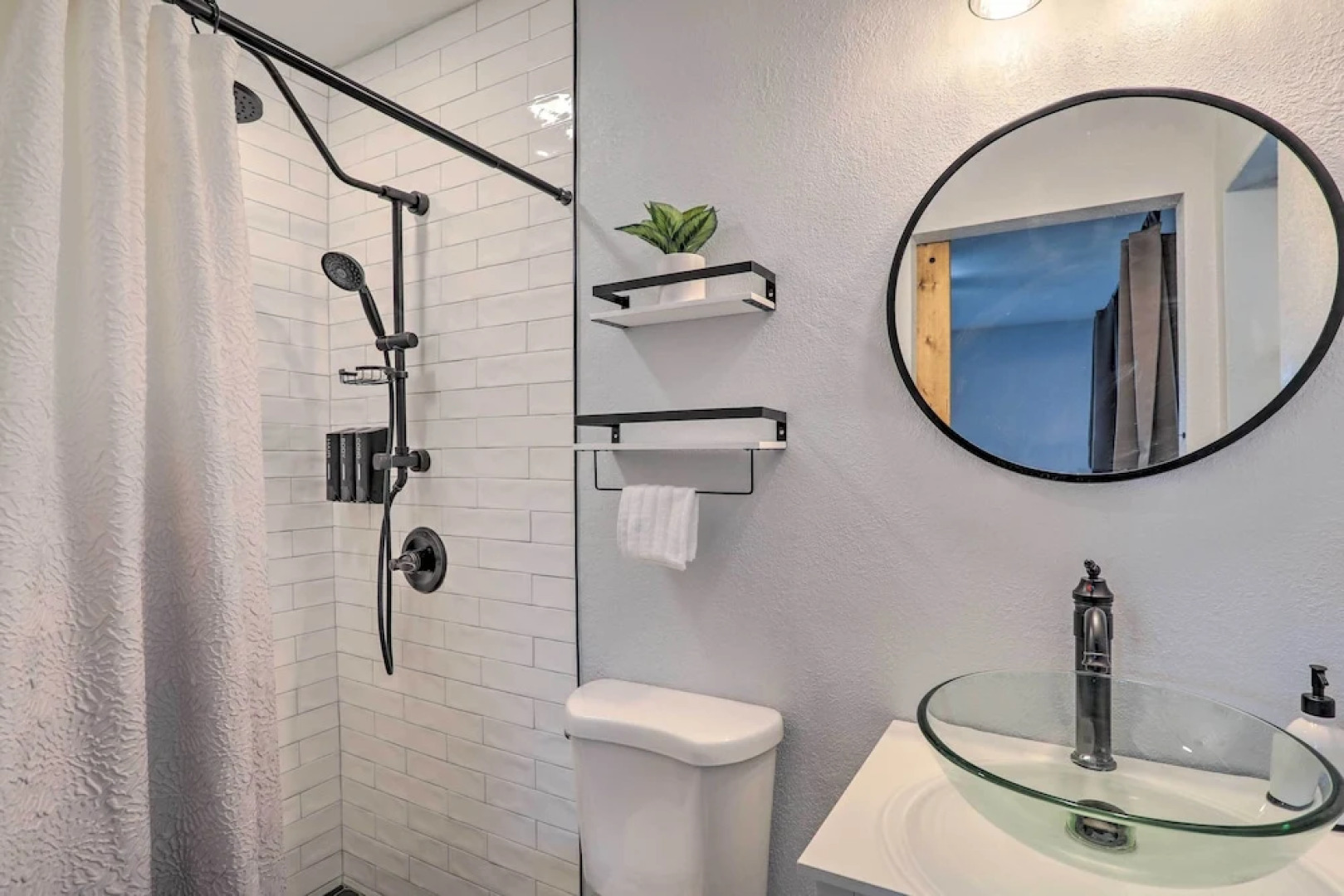 Breezy Largo Getaway - 5 Minutes to Beach!