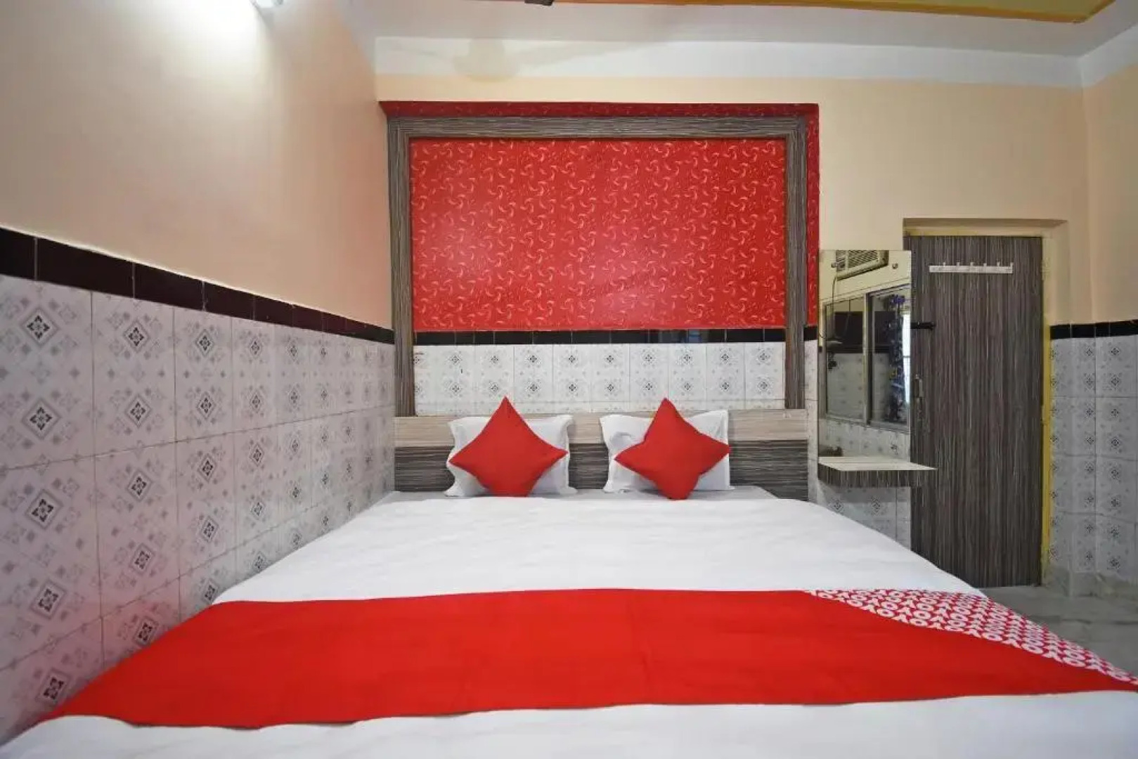 Trinayani Stay - 3 min Walk to Temple