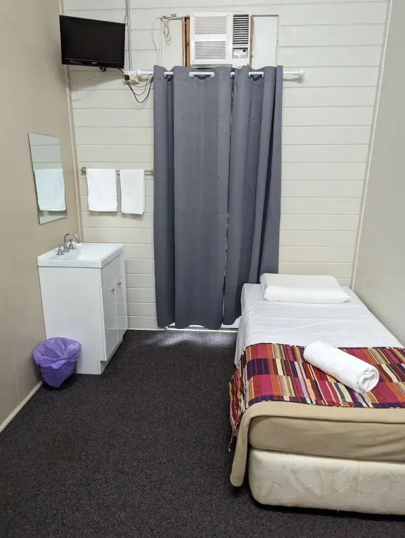 Grand Central Hotel Proserpine