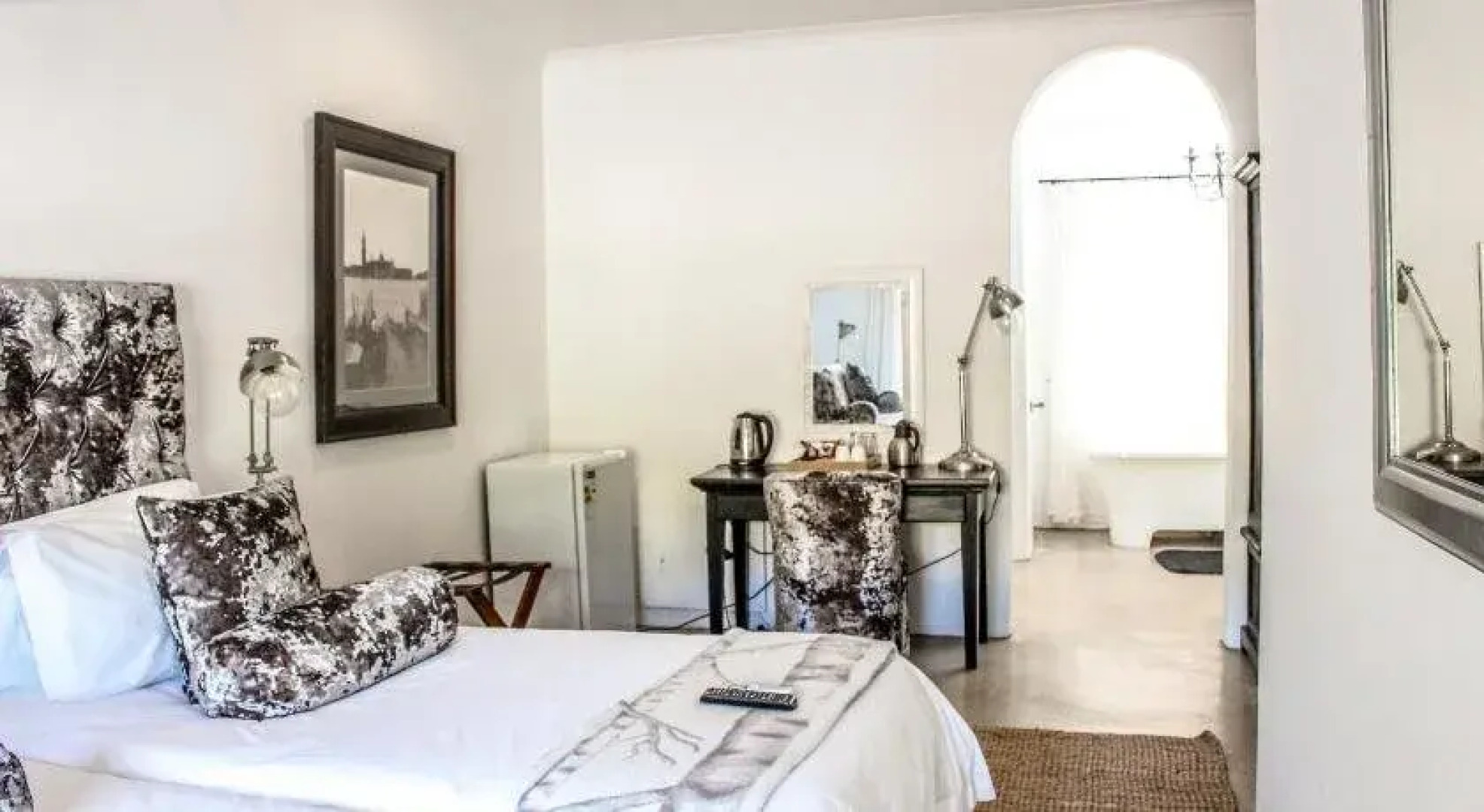 Jemimas Hospitality, Bunker on Bailie