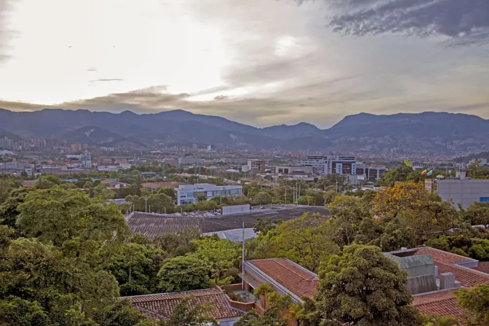 Large Apartment Poblado By Nomad Guru