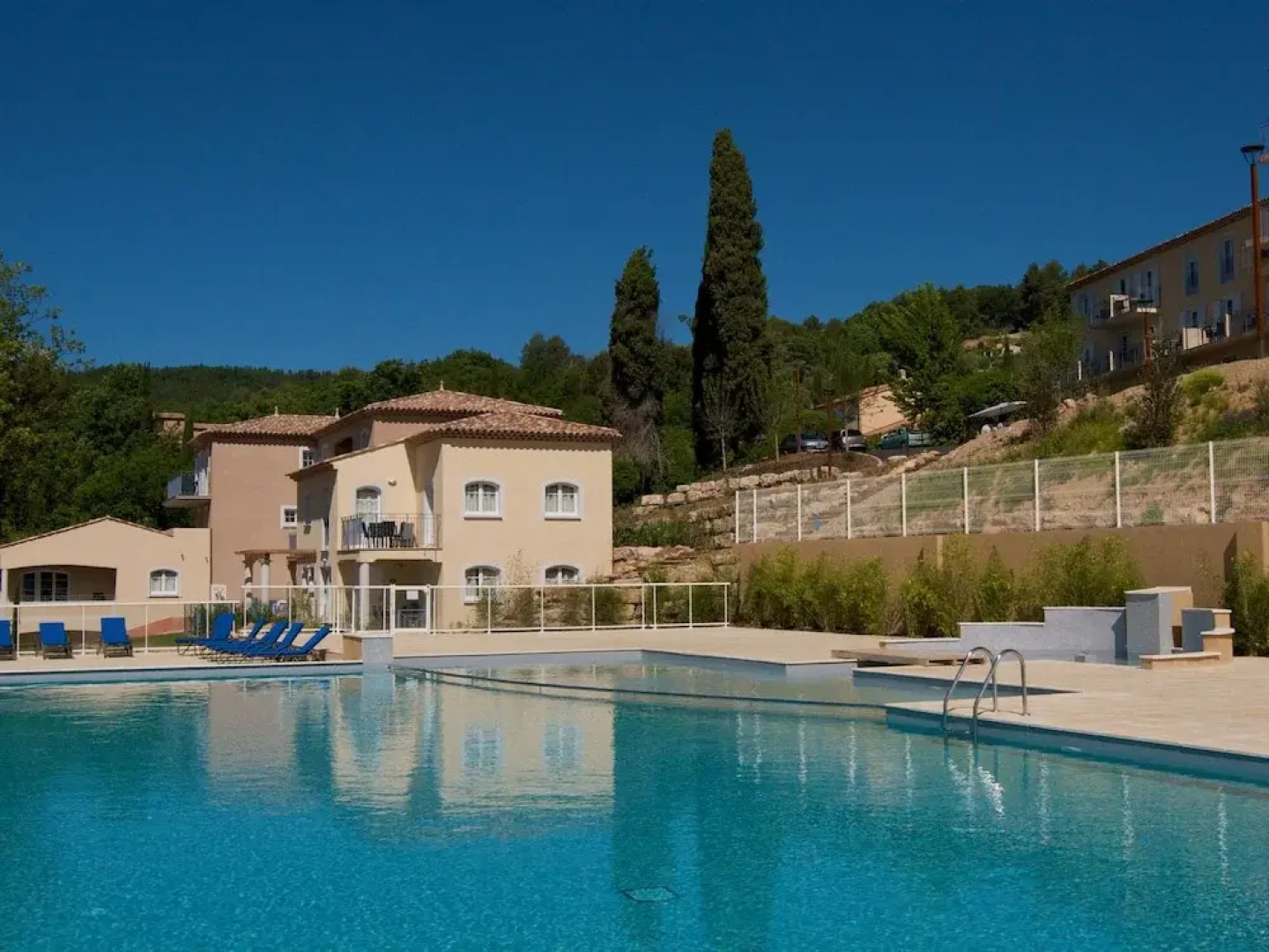 Comfortable studio with dishwasher in the middle of Provence