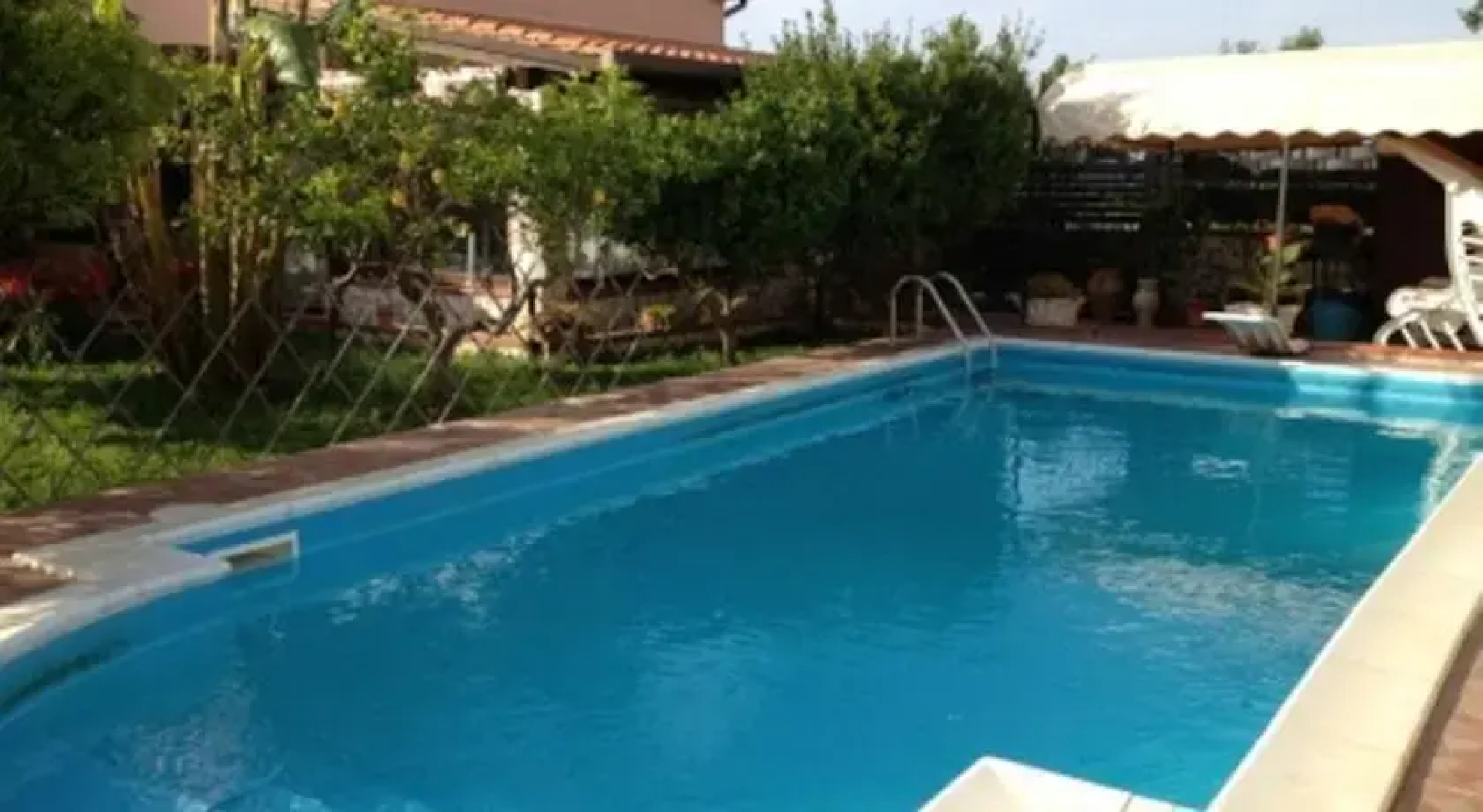 Villa con Piscina a Balestrate