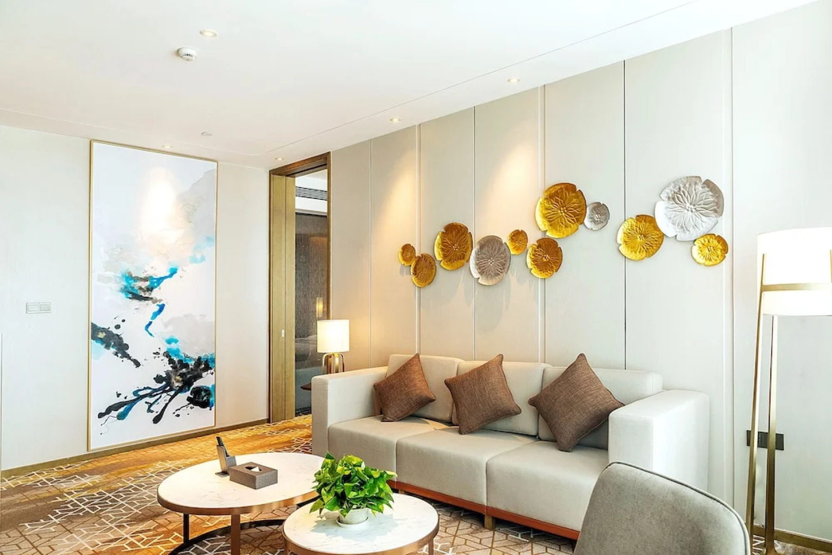 Datong Xinyu Crown Hotel