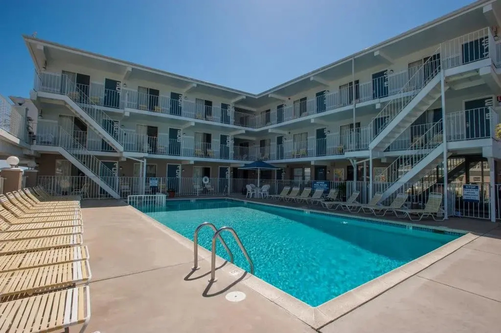 The Harbor Light Family Resort