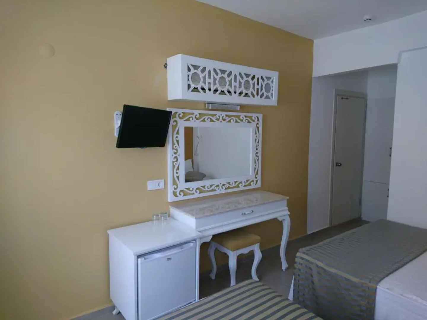 Ata Lagoon Beach Hotel